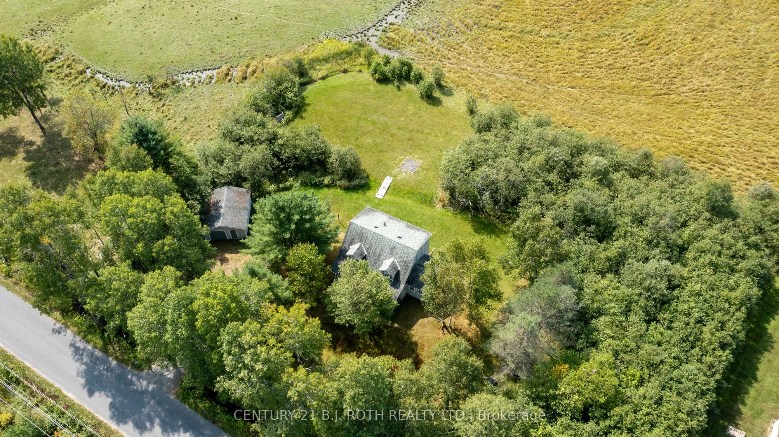 1048 Old North Road N