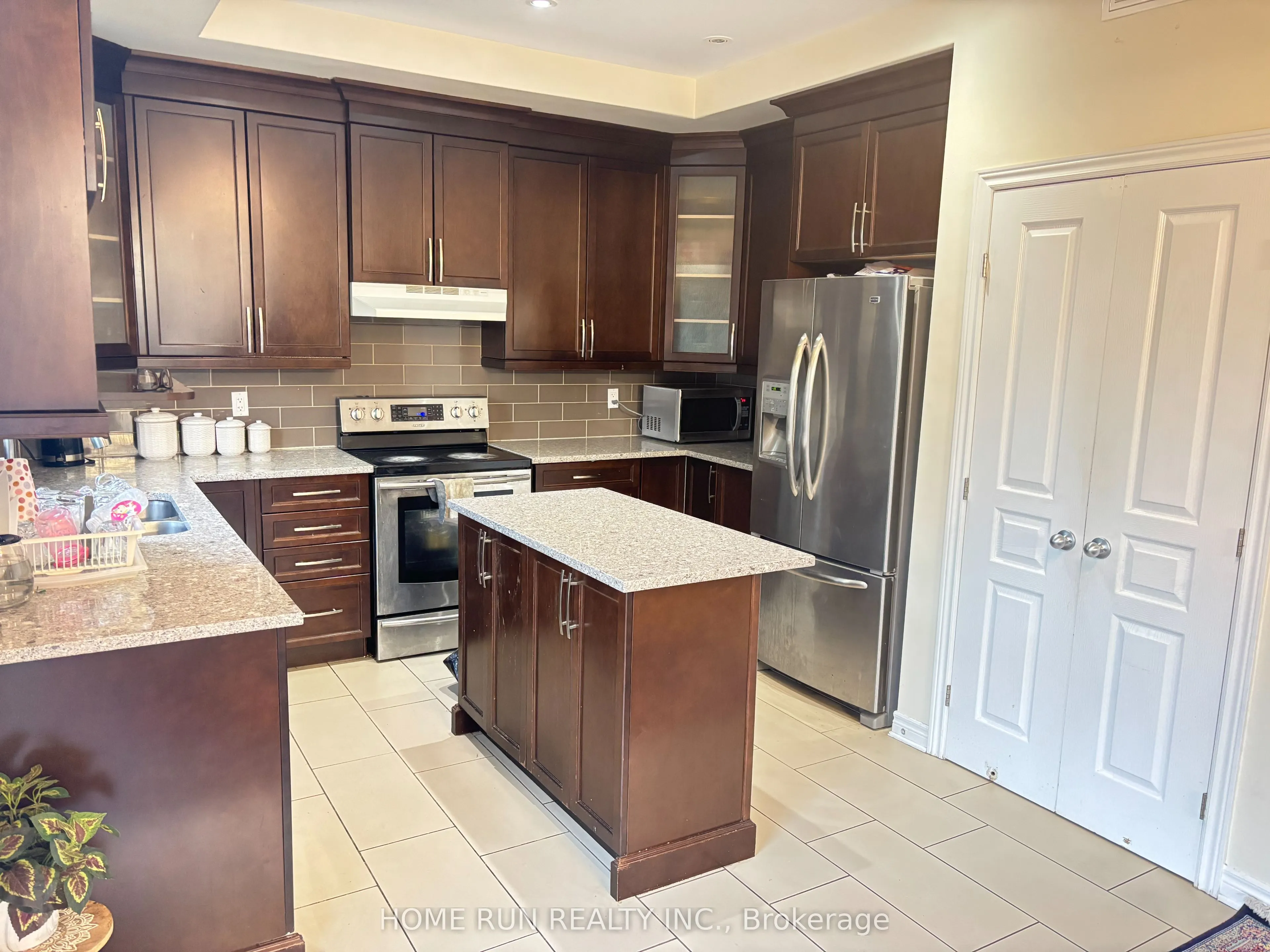 439 LANDSWOOD Way