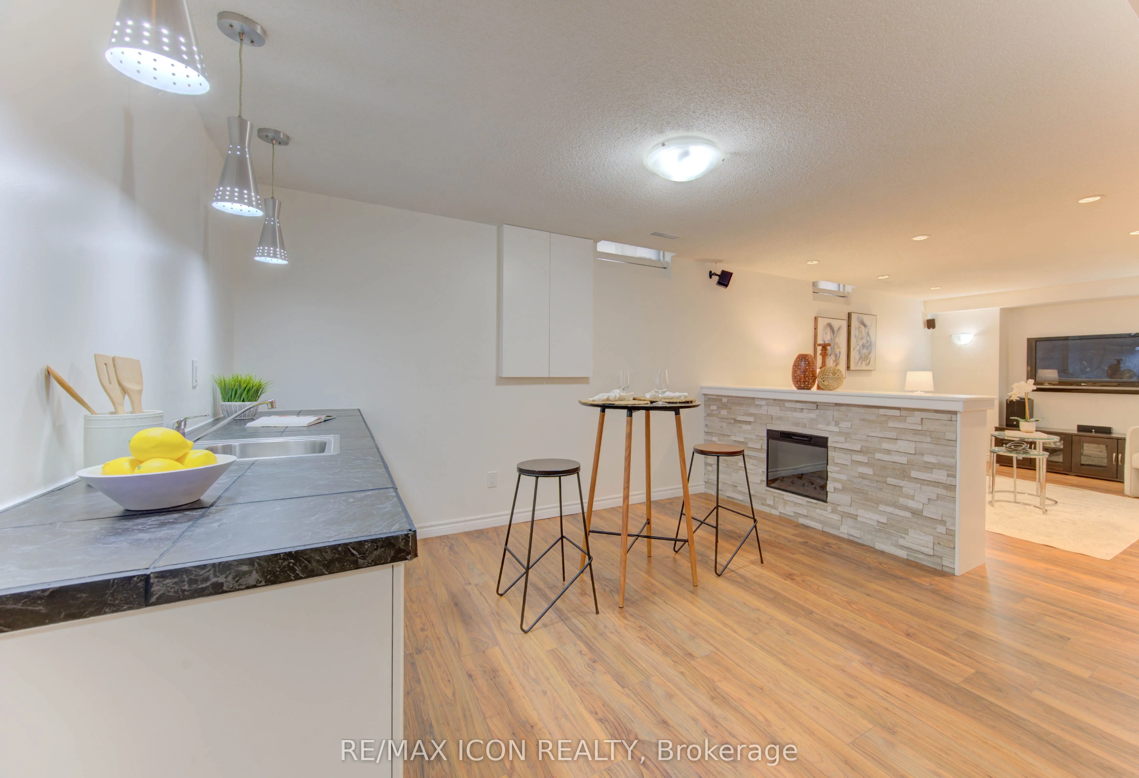 43 Winding Way