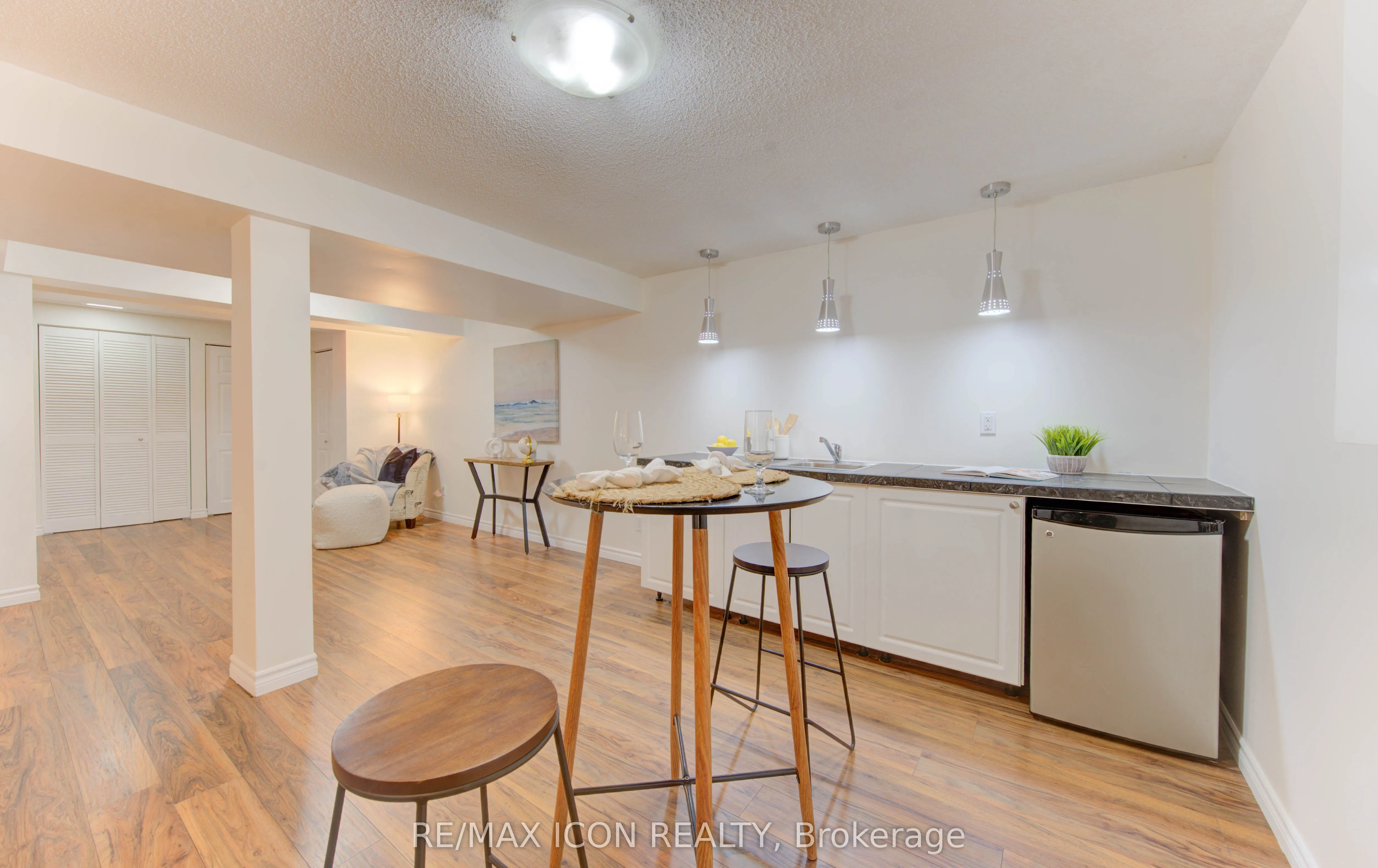 43 Winding Way