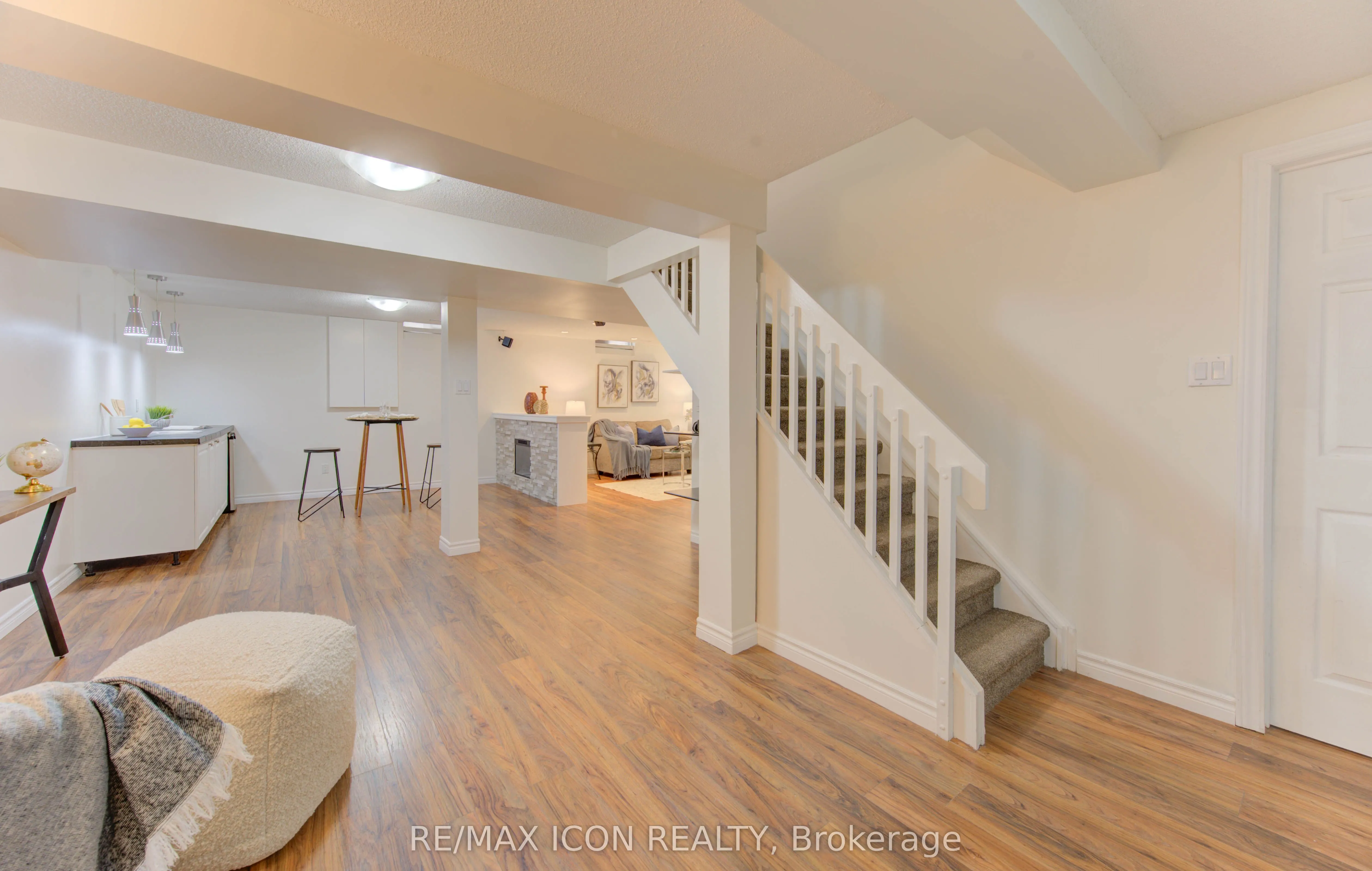 43 Winding Way