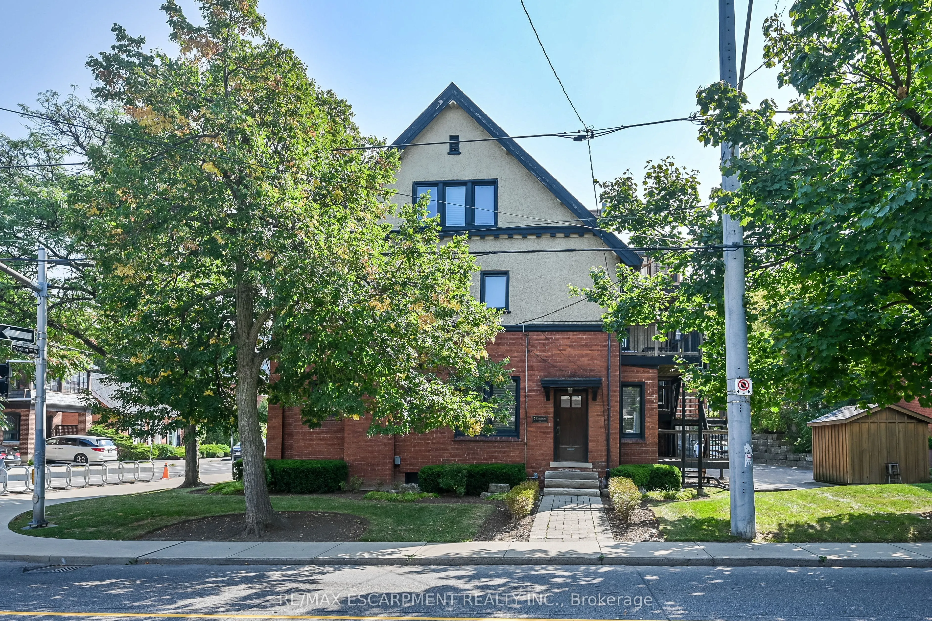 235 QUEEN Street S