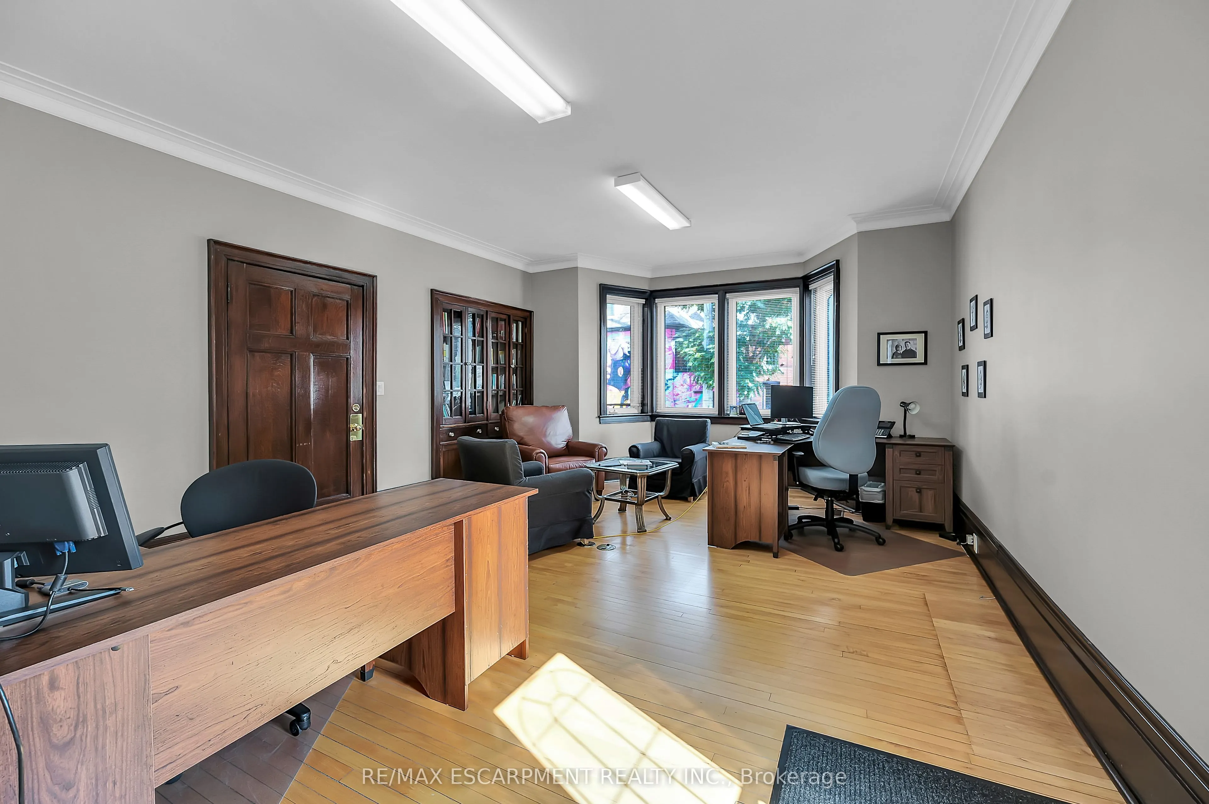 235 QUEEN Street S