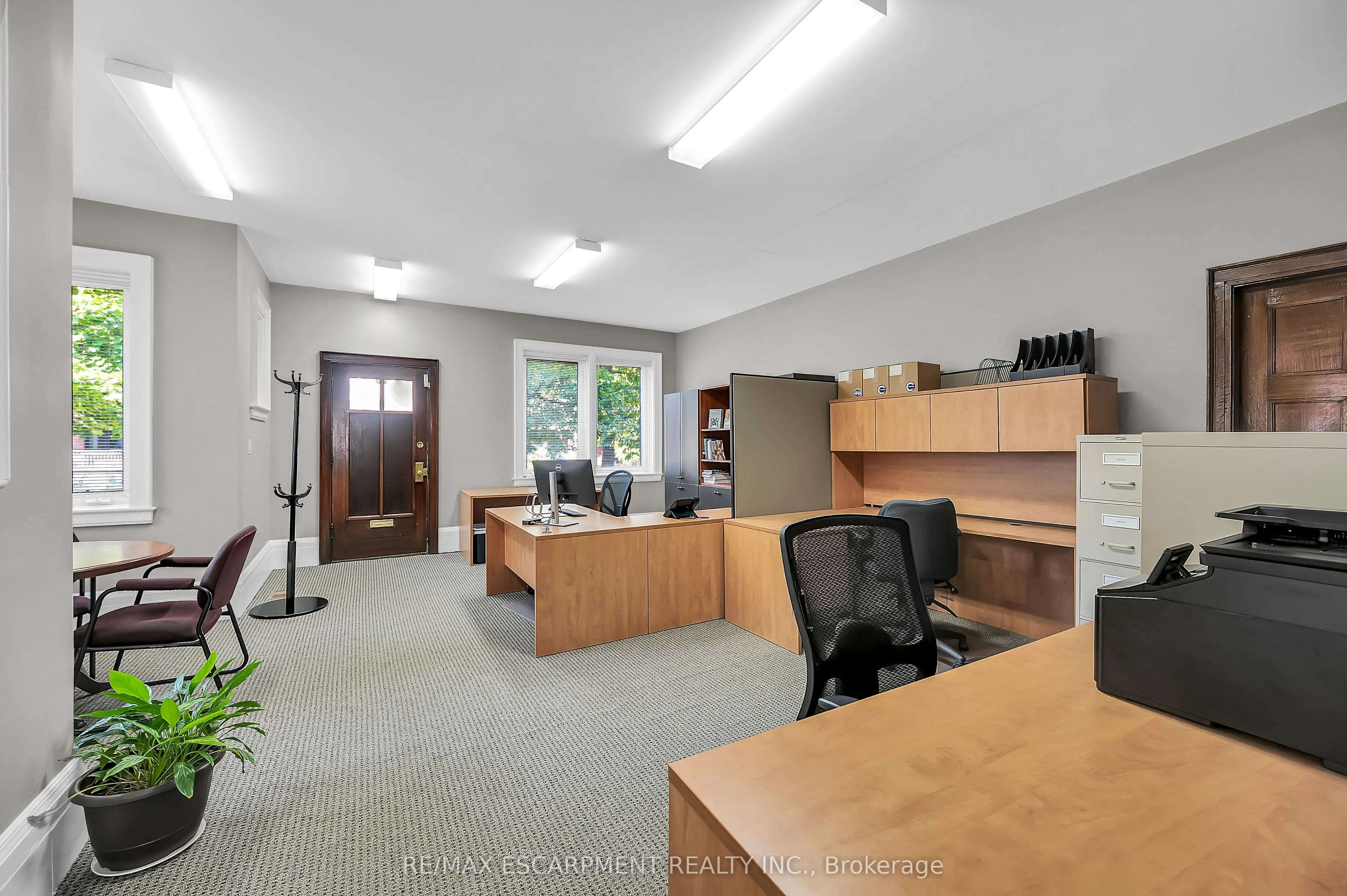 235 QUEEN Street S