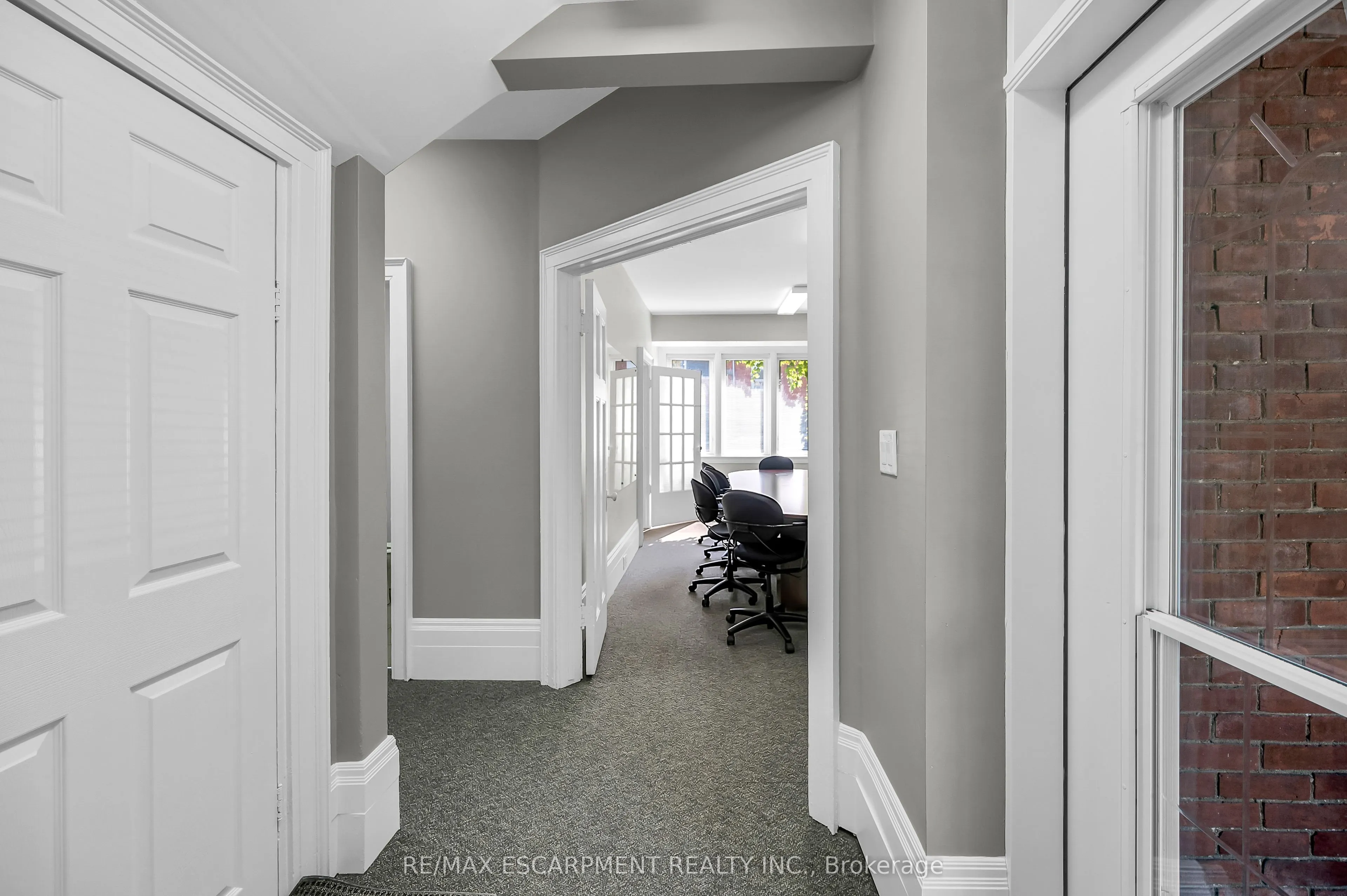 235 QUEEN Street S