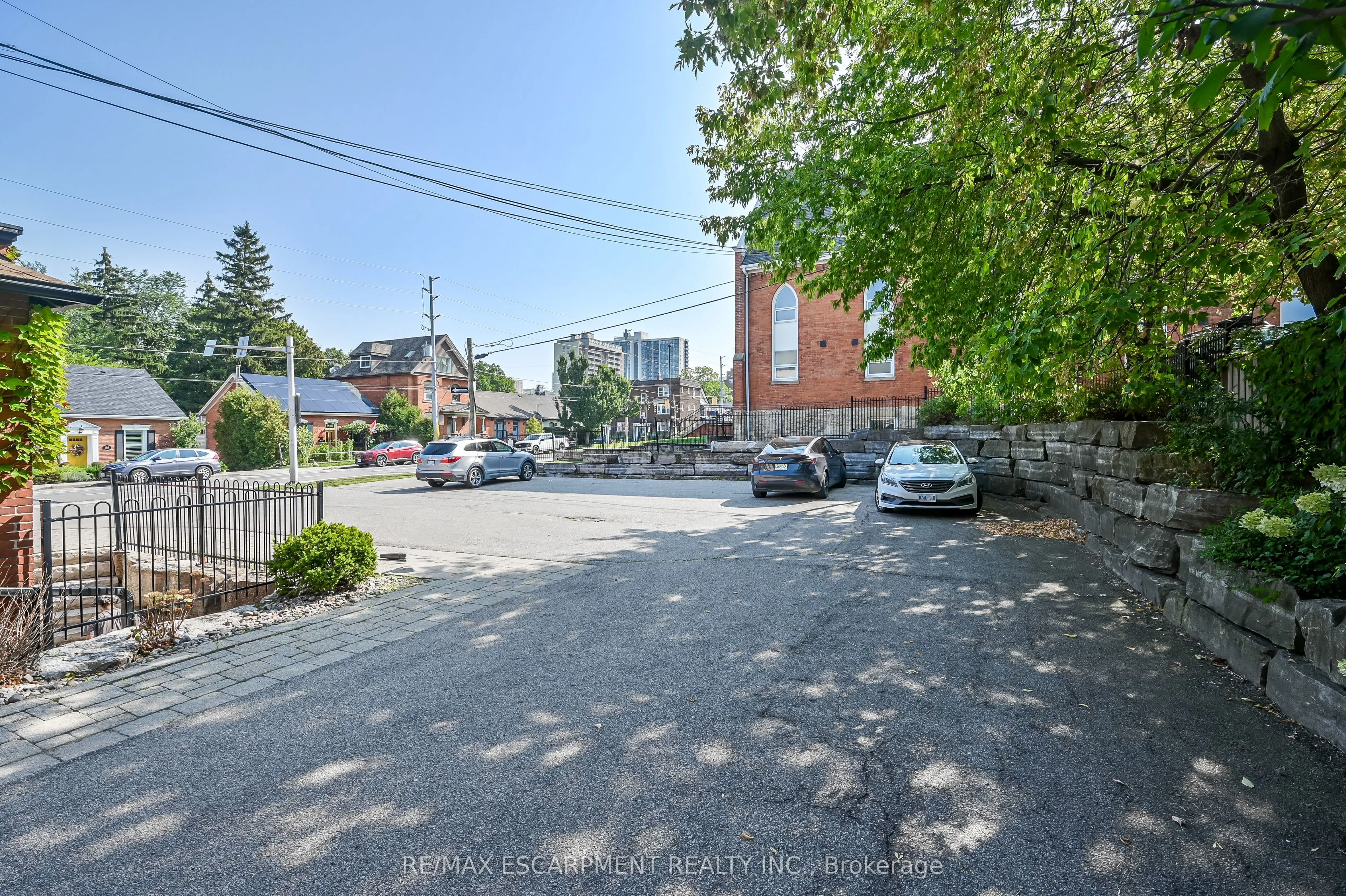 235 QUEEN Street S