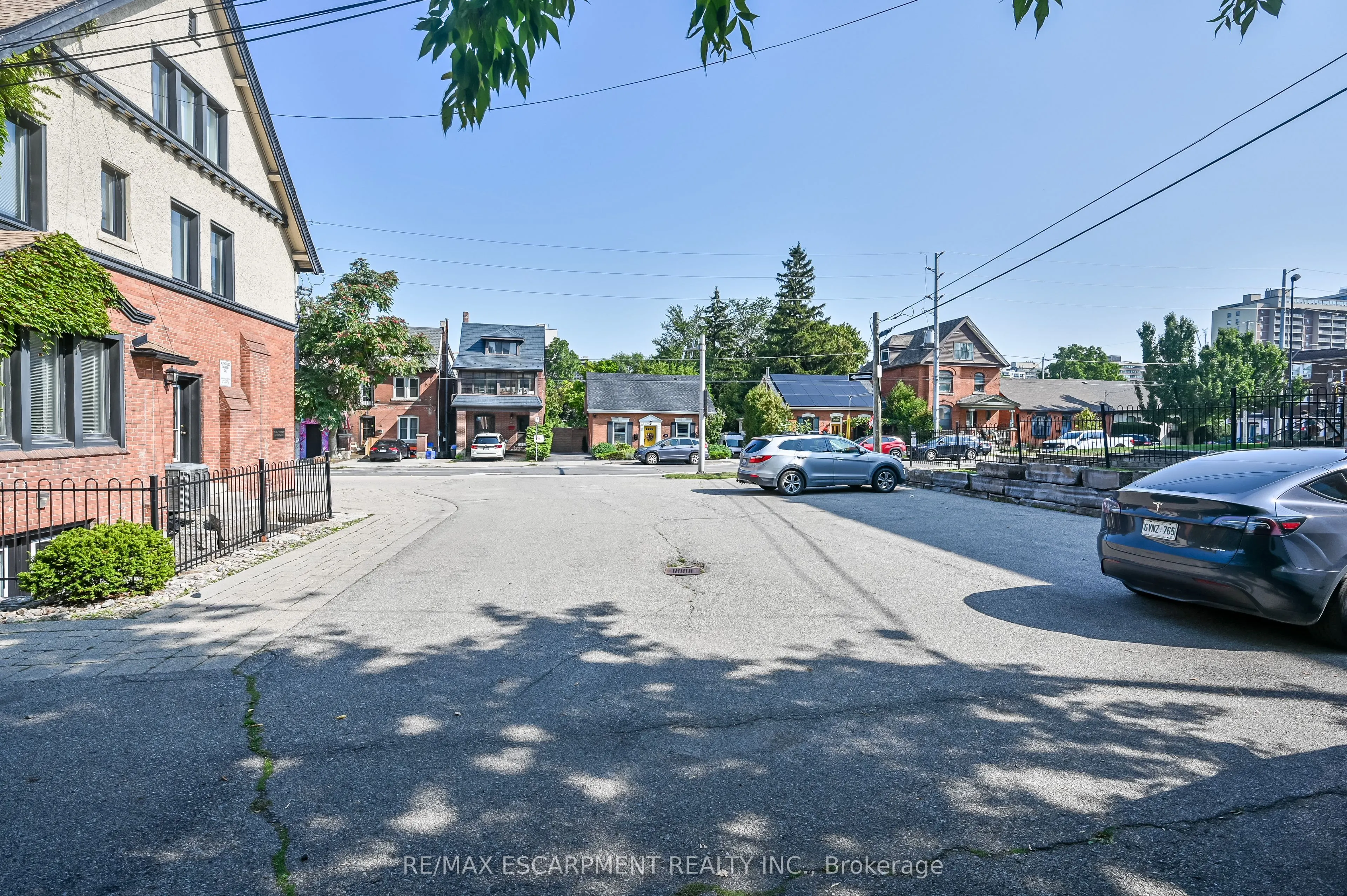 235 QUEEN Street S