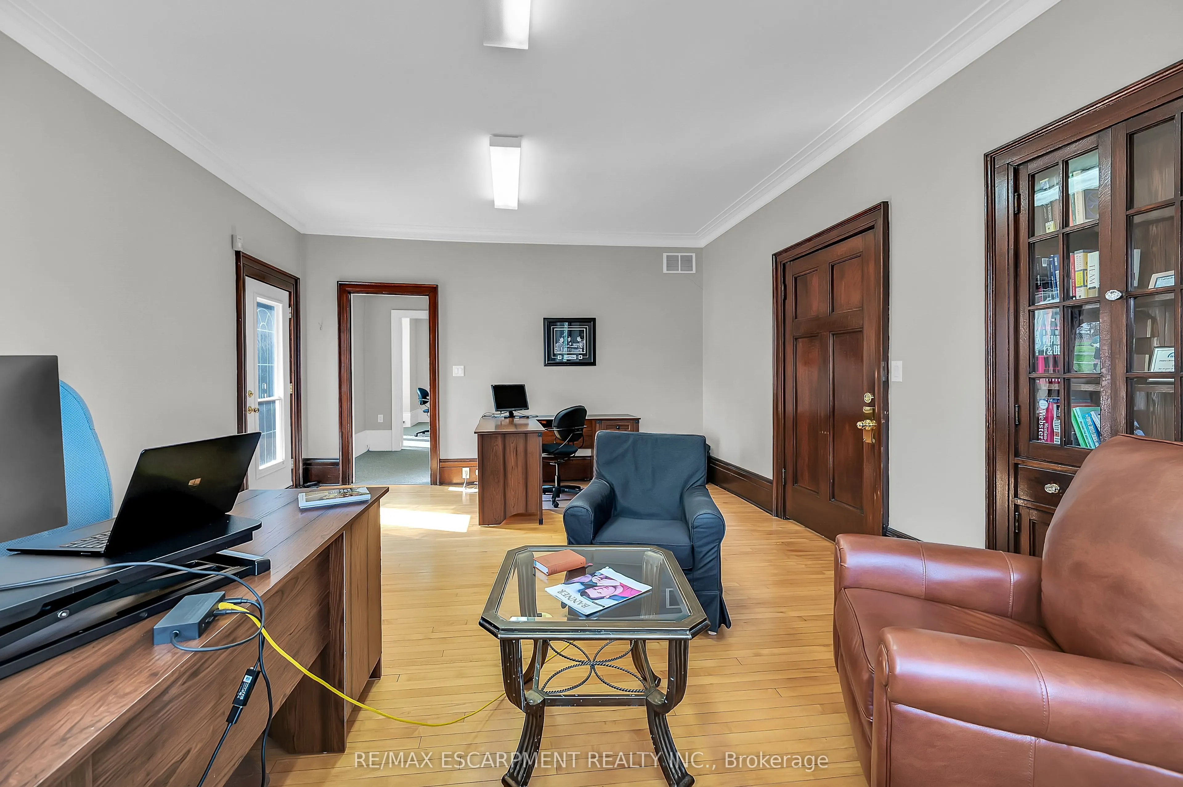 235 QUEEN Street S