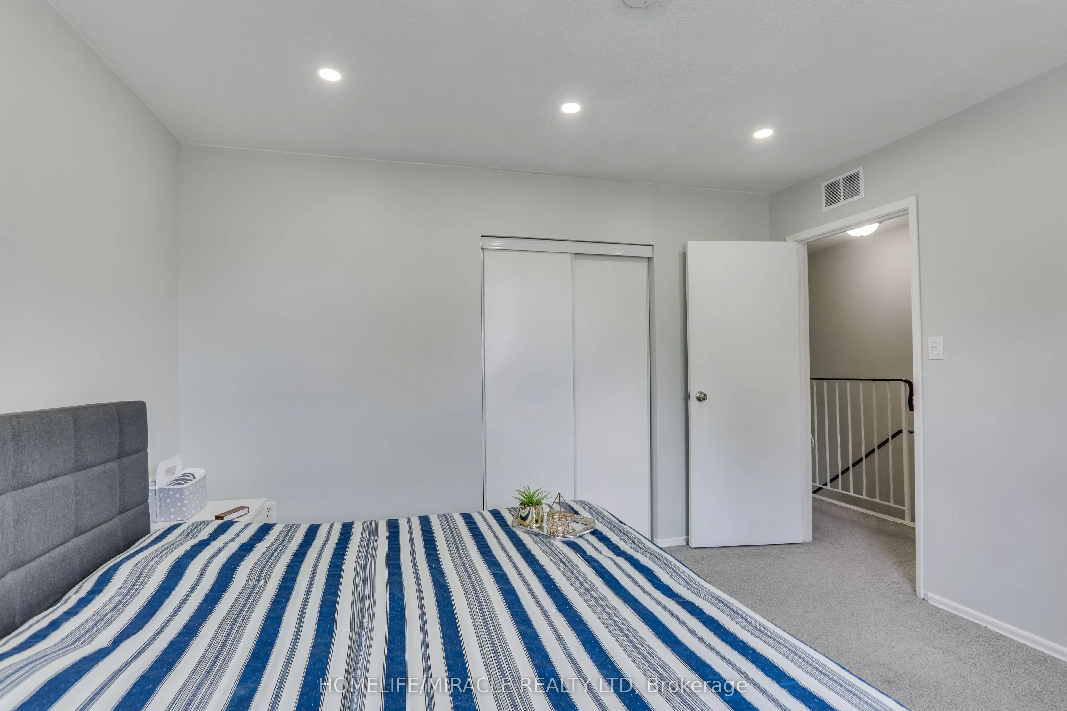 271 Thames Street, #19