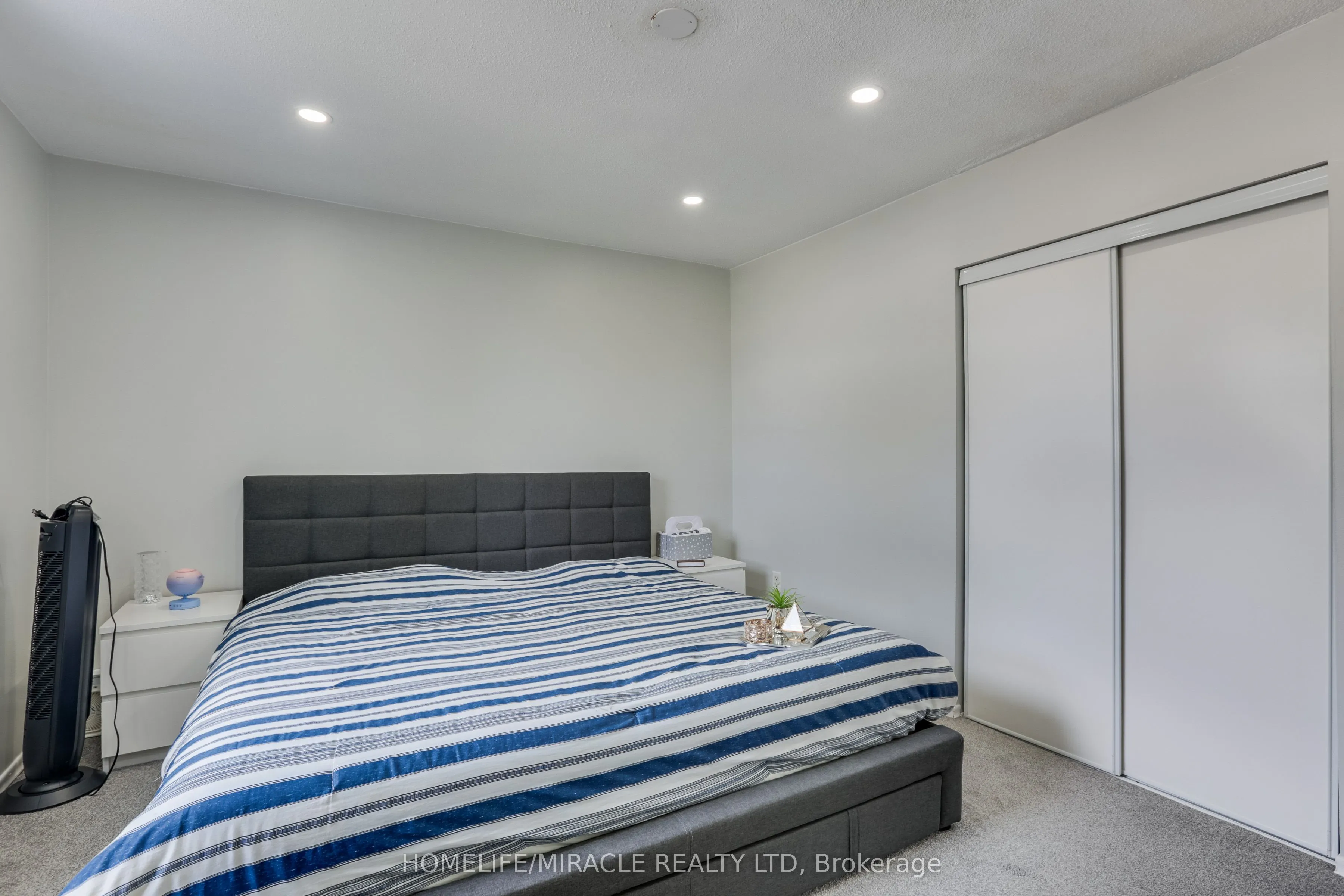 271 Thames Street, #19