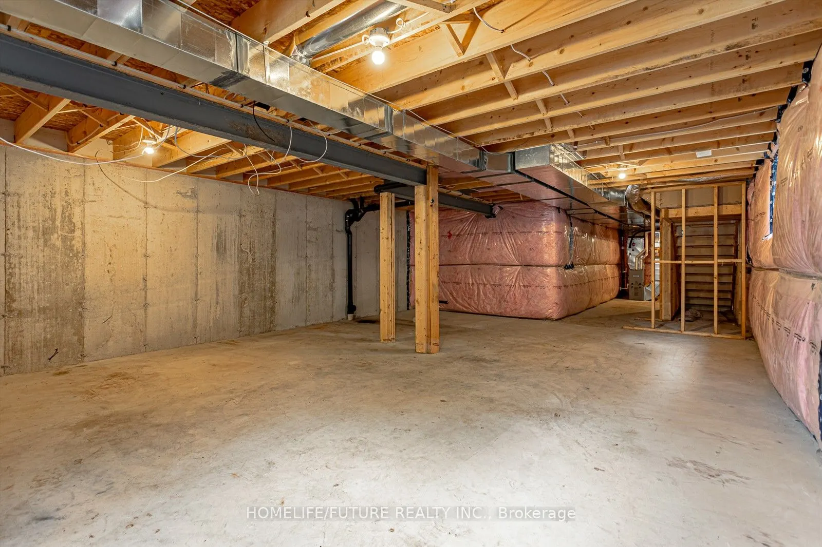 124 King Street E