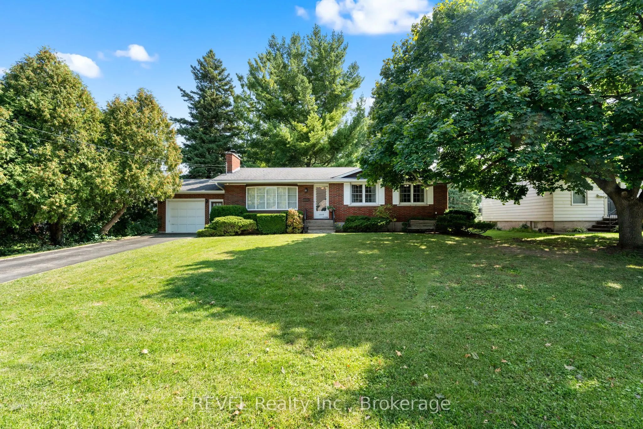 5548 Hodgson Avenue