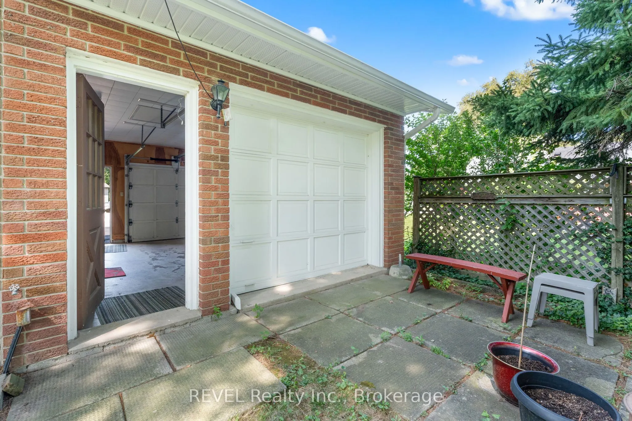 5548 Hodgson Avenue