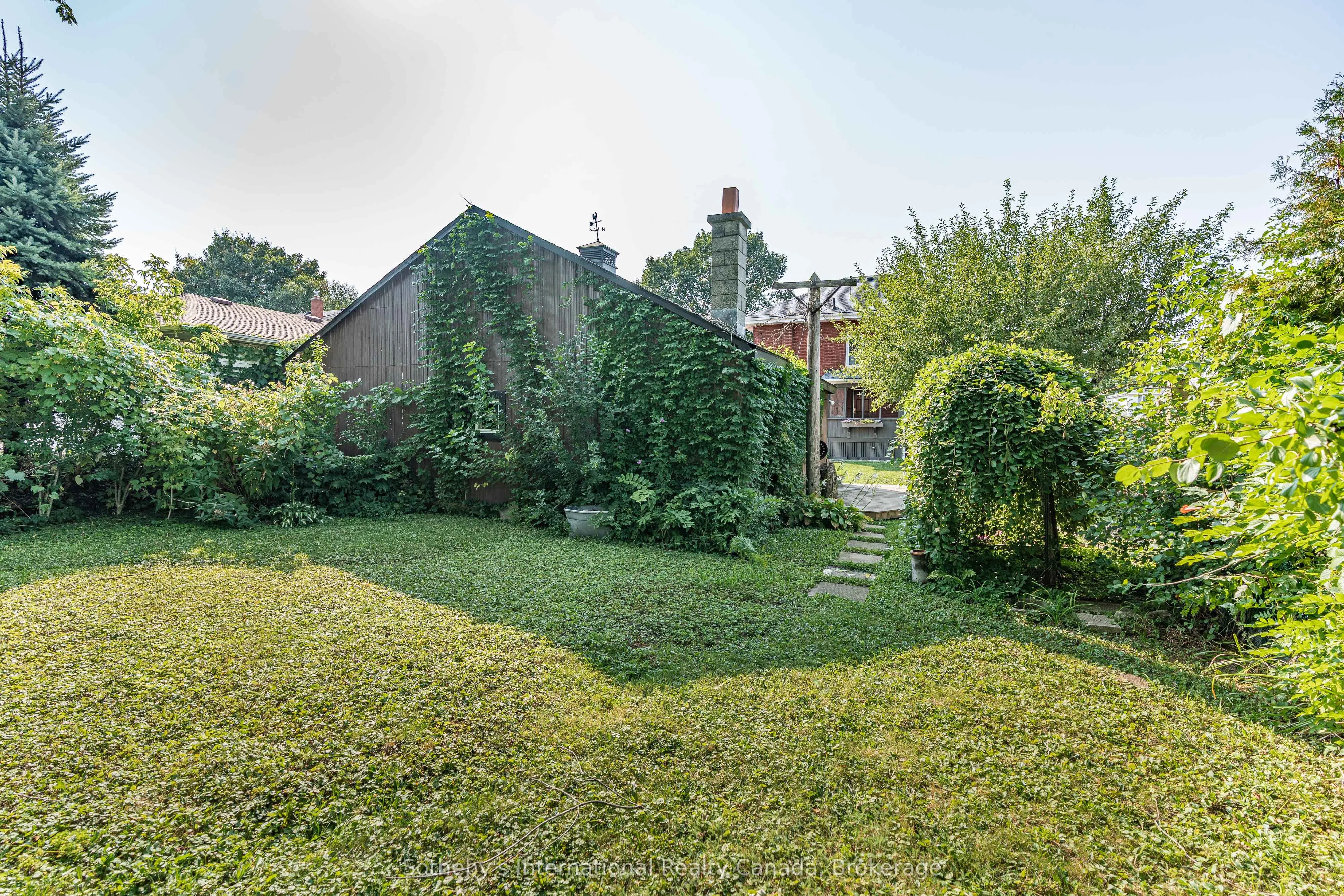 122 Lake Avenue Drive