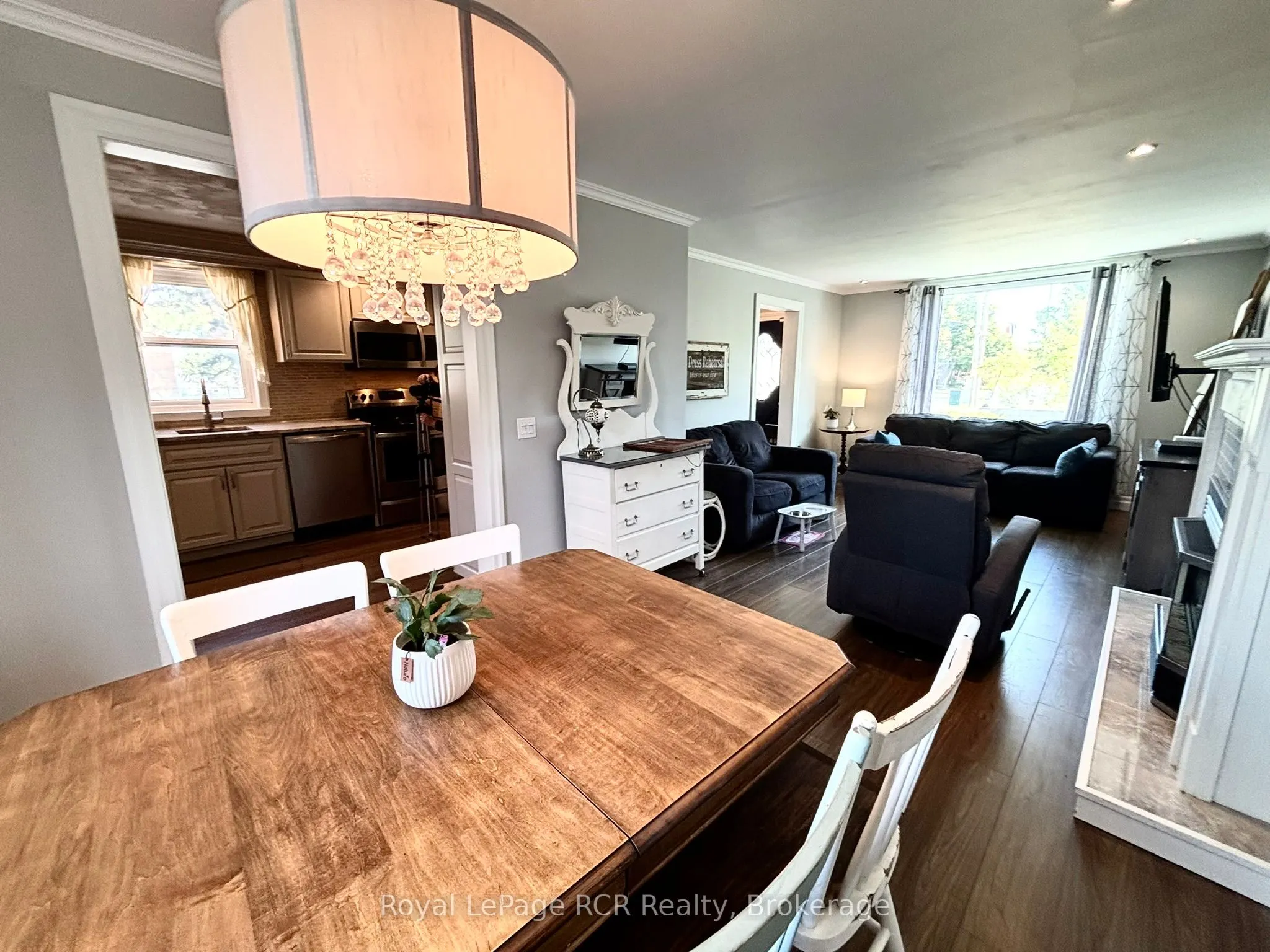 1198 2nd Avenue W