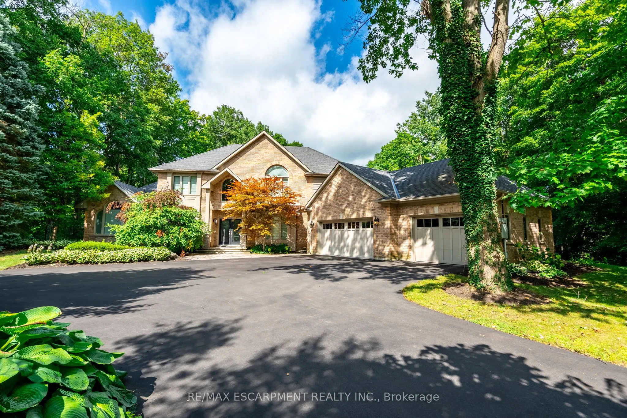 26 PARKSHORE Place