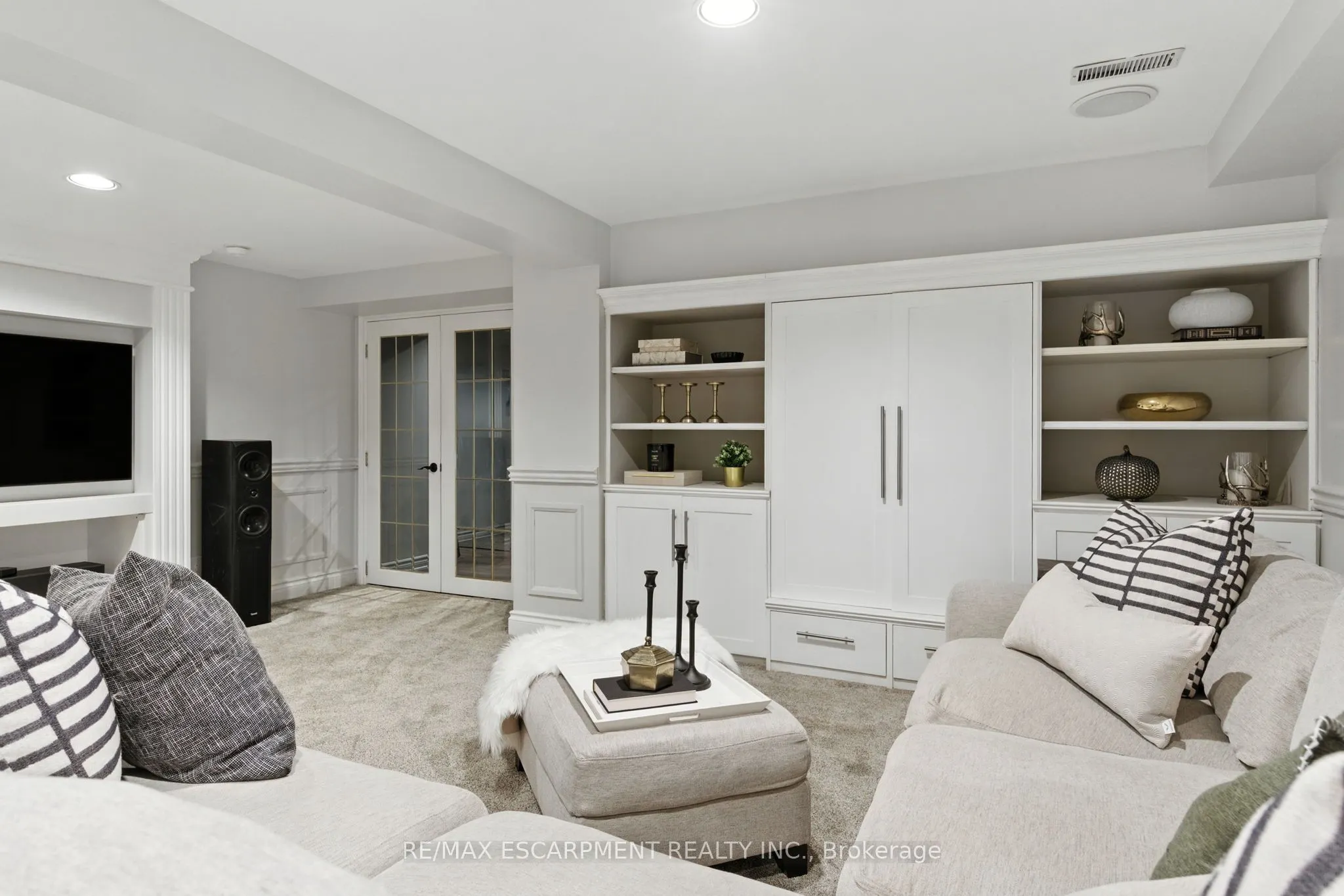 26 PARKSHORE Place