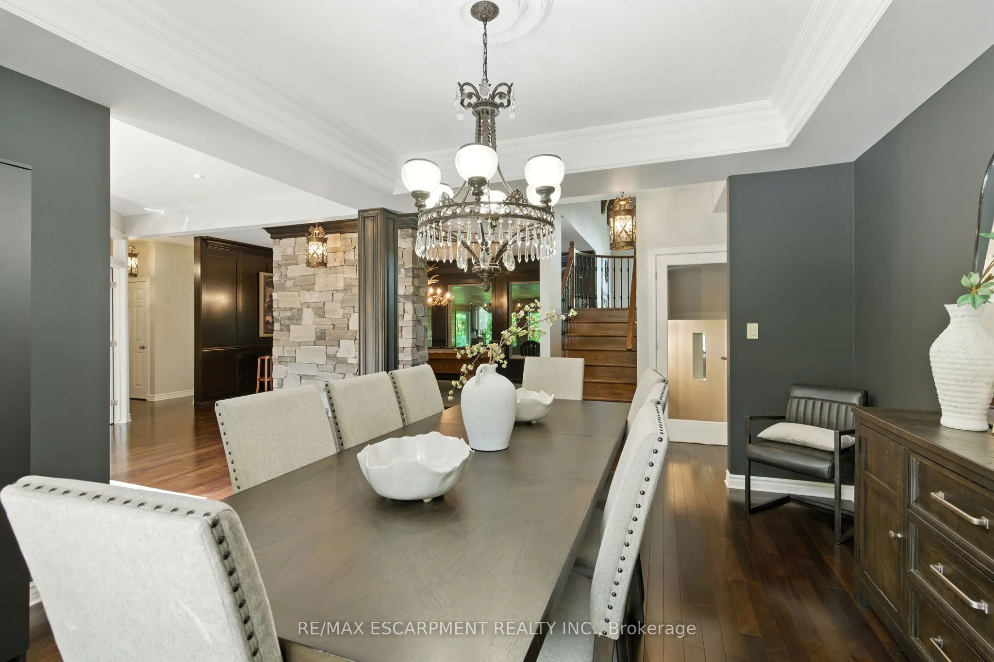 26 PARKSHORE Place