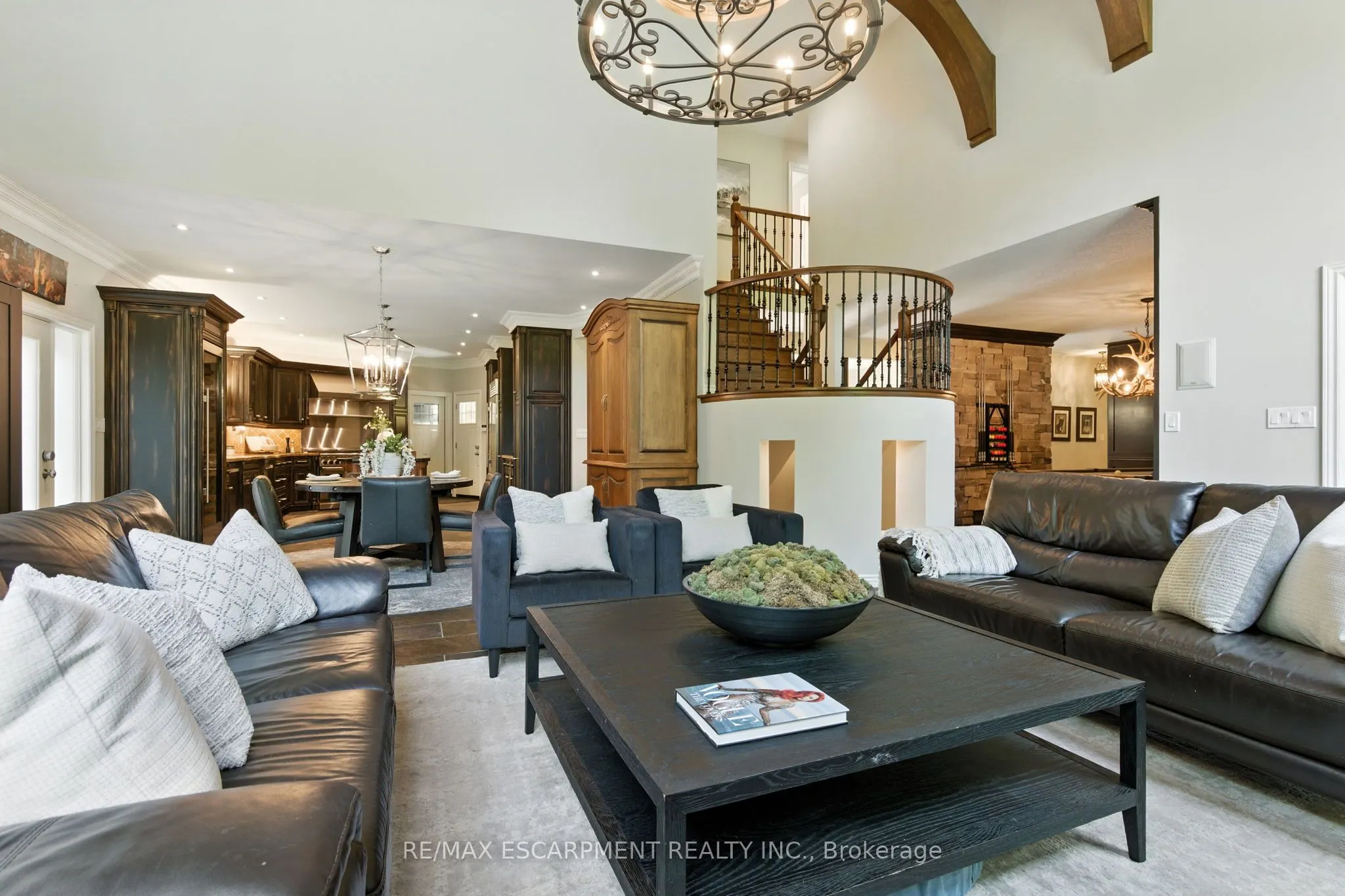 26 PARKSHORE Place