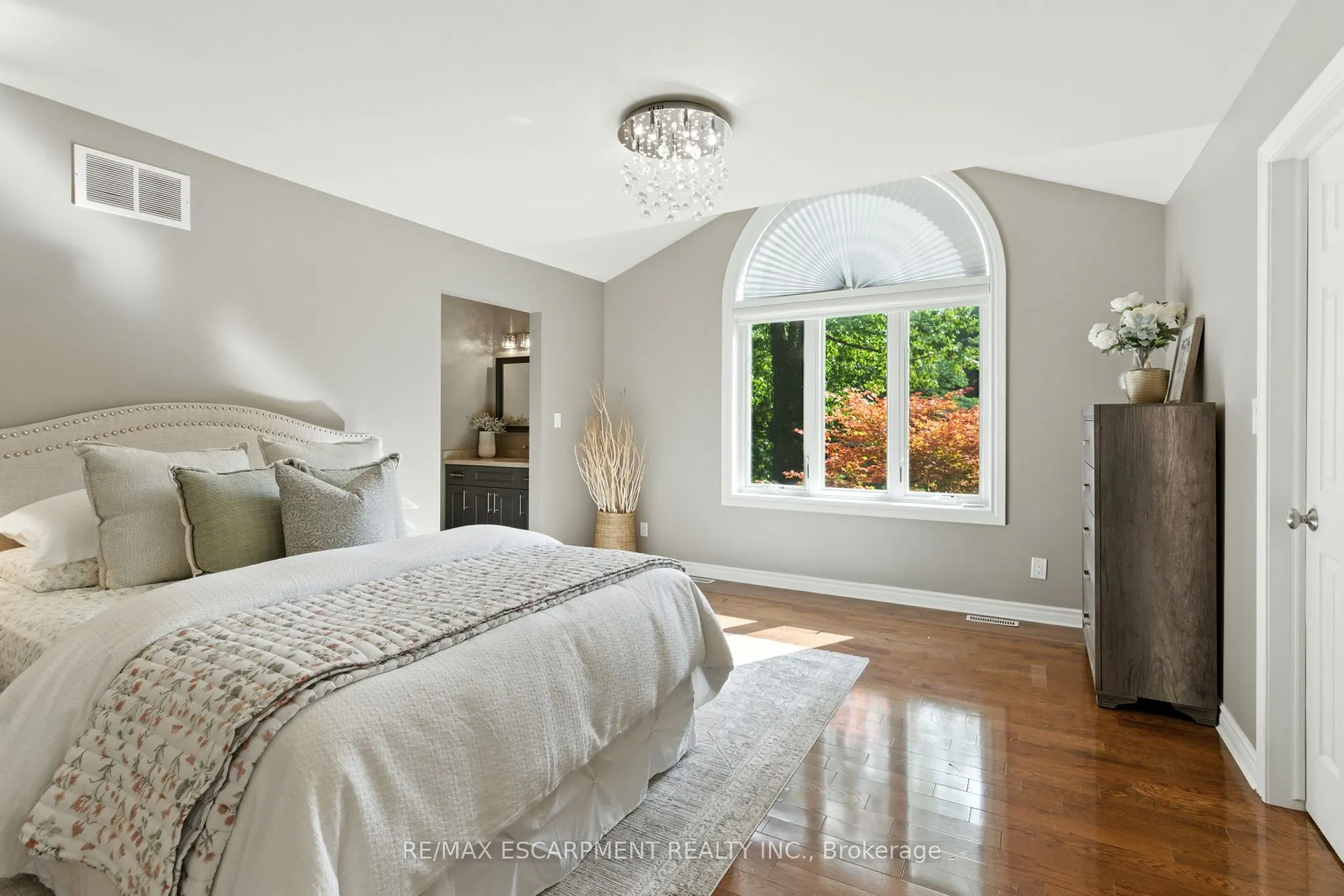 26 PARKSHORE Place