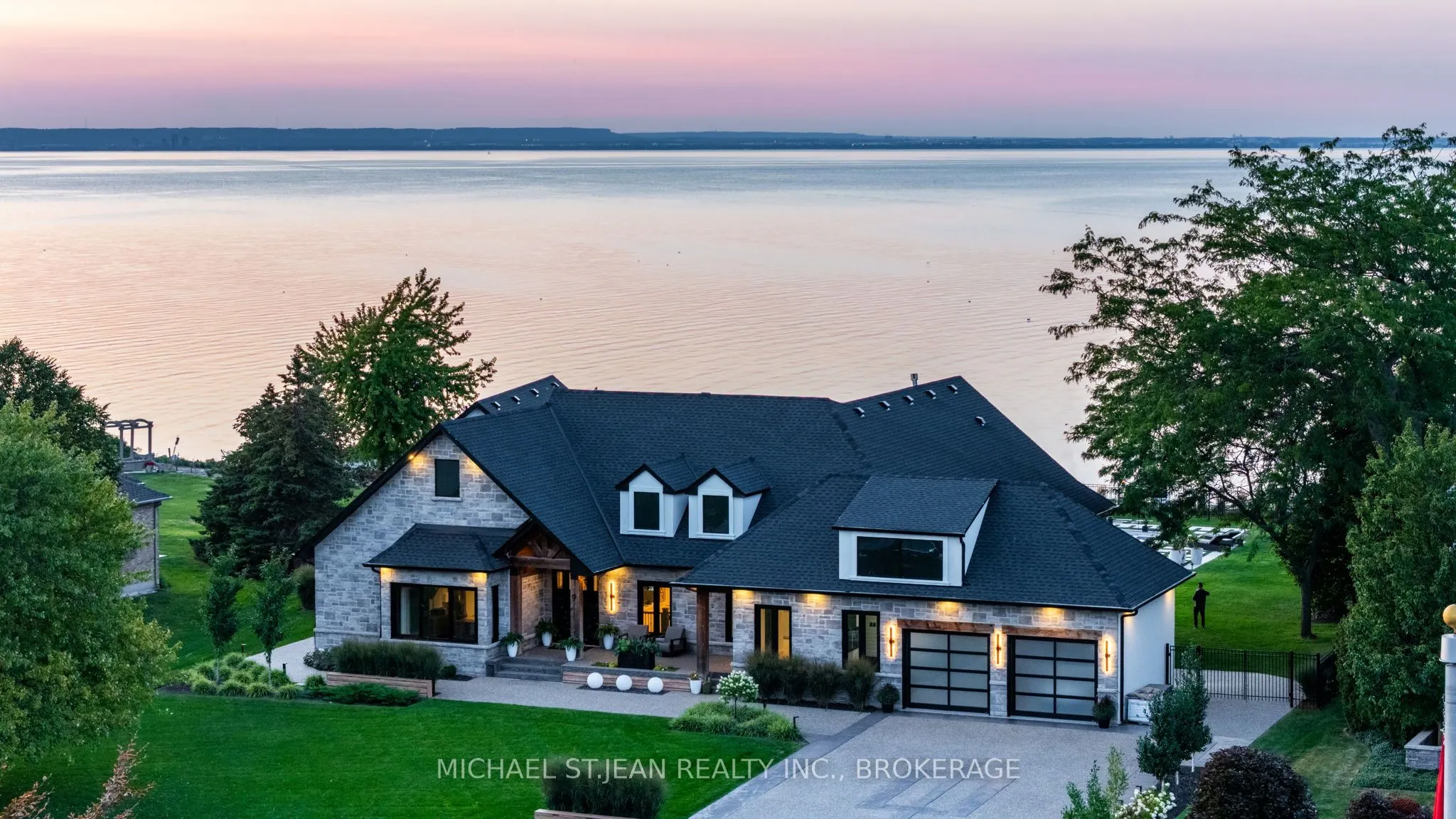 9 Lochside Drive