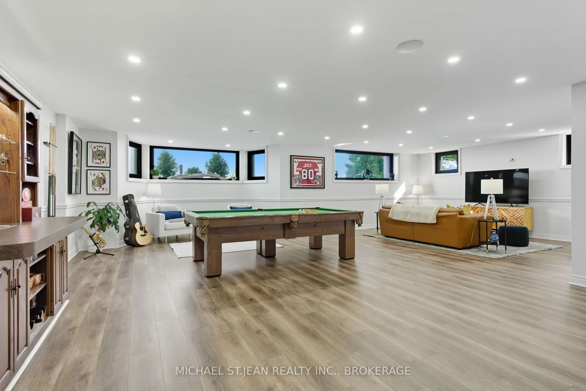 9 Lochside Drive
