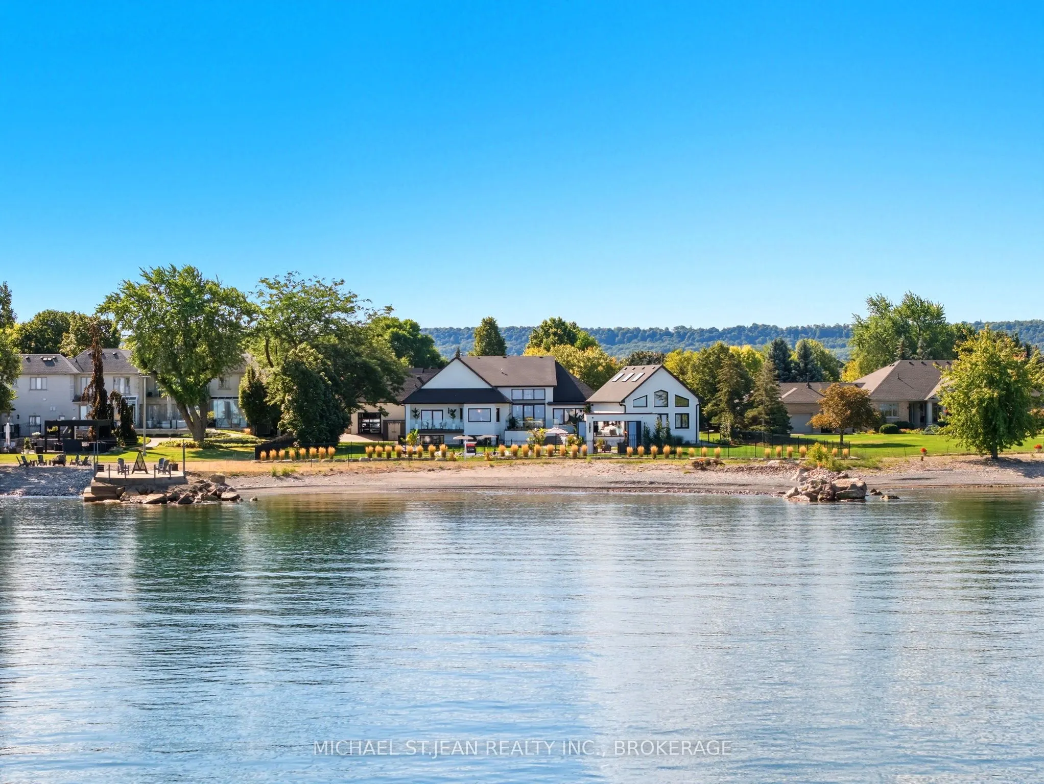 9 Lochside Drive