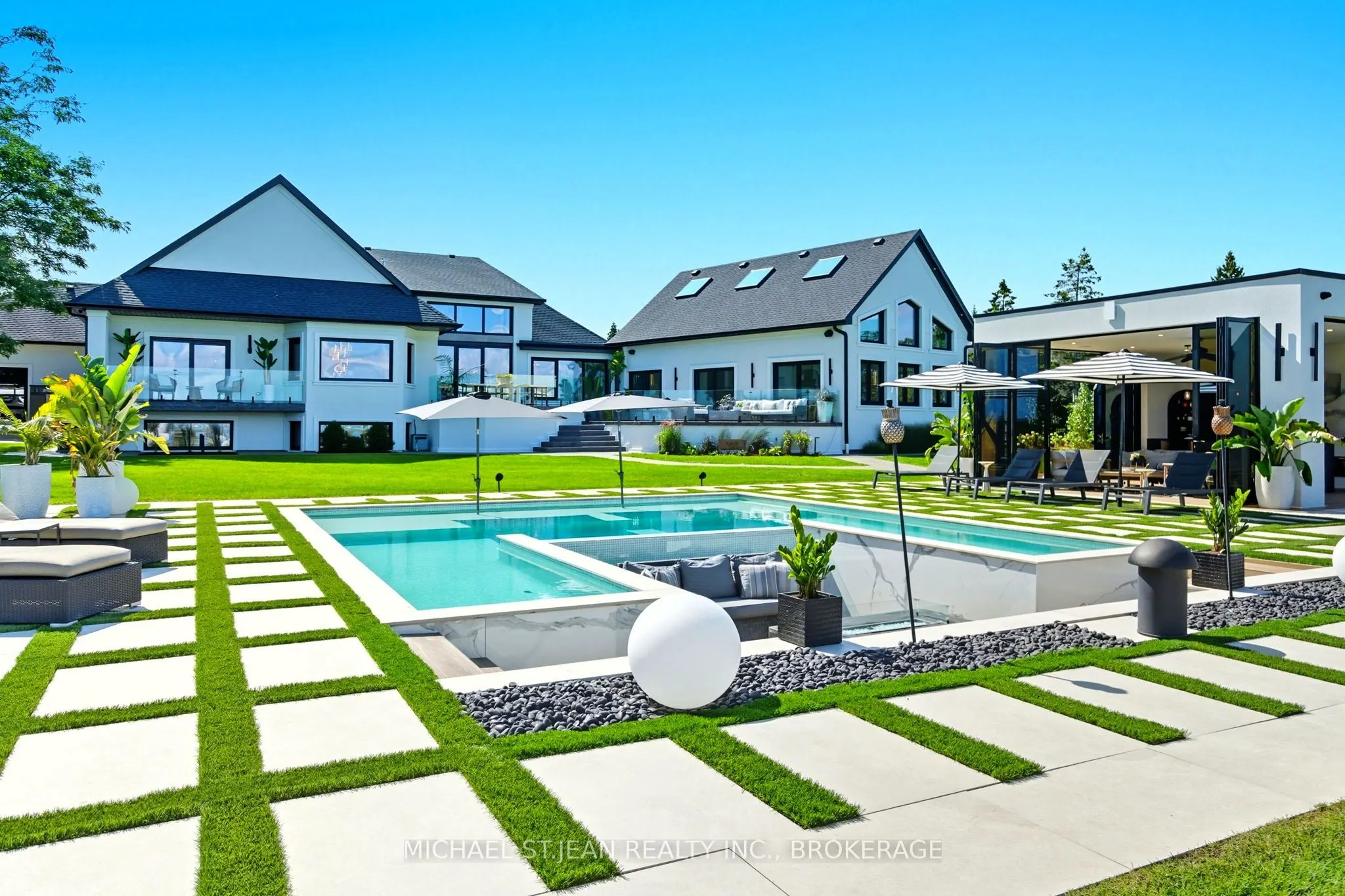 9 Lochside Drive