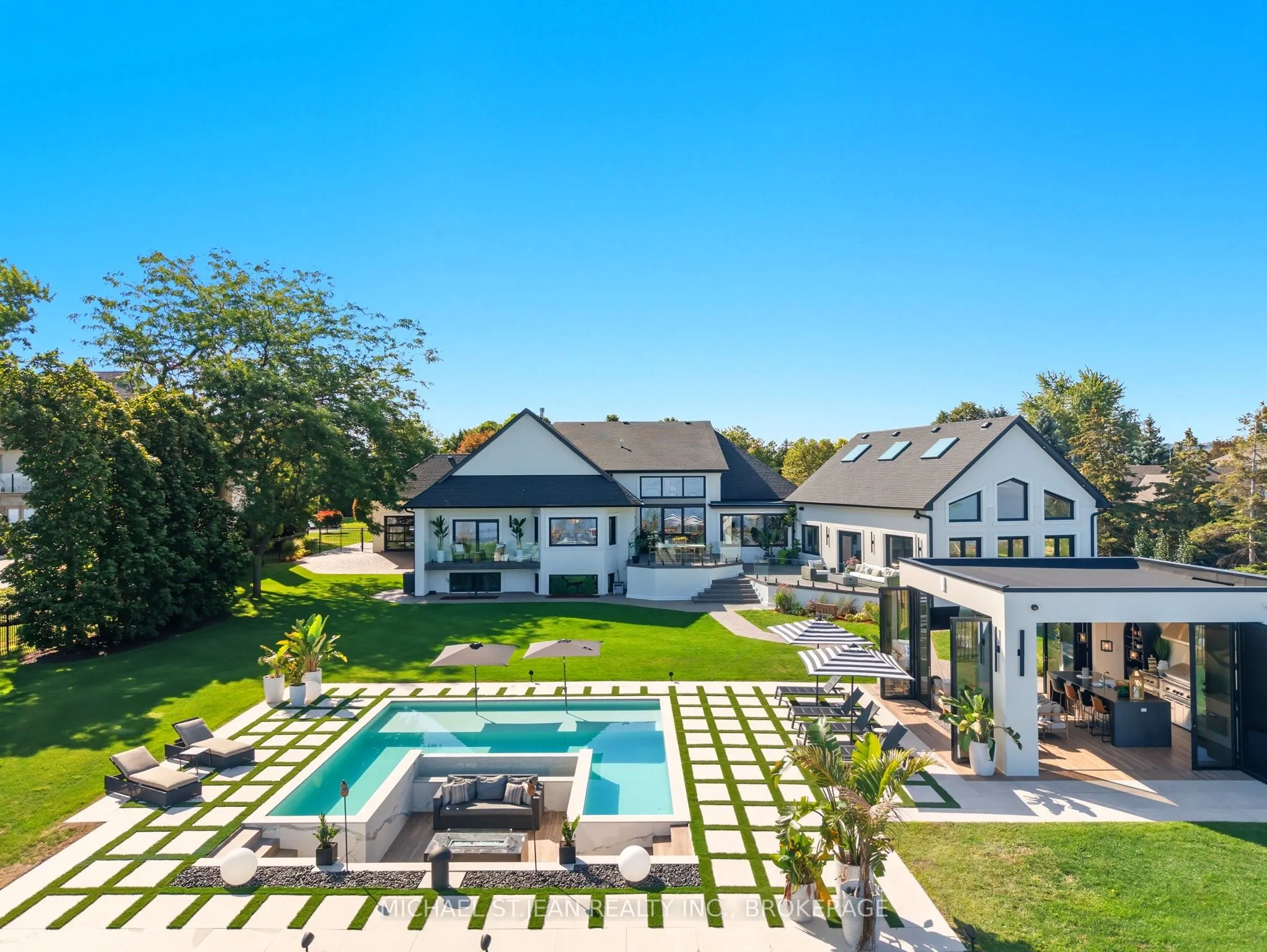 9 Lochside Drive
