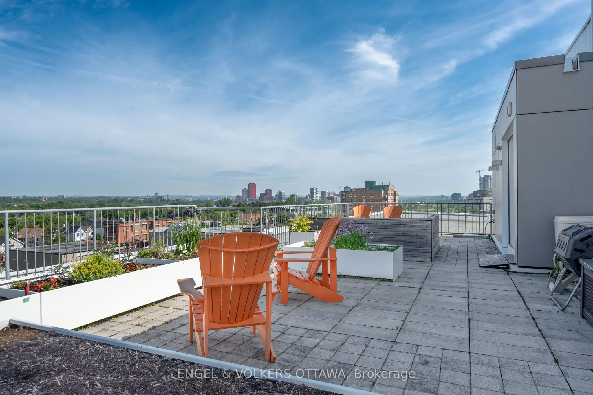 1000 WELLINGTON Street W, #210