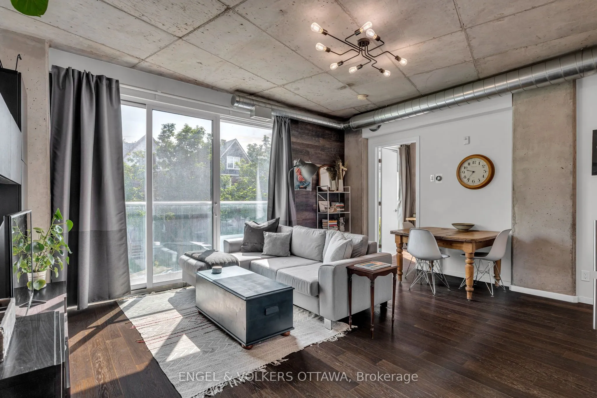 1000 WELLINGTON Street W, #210