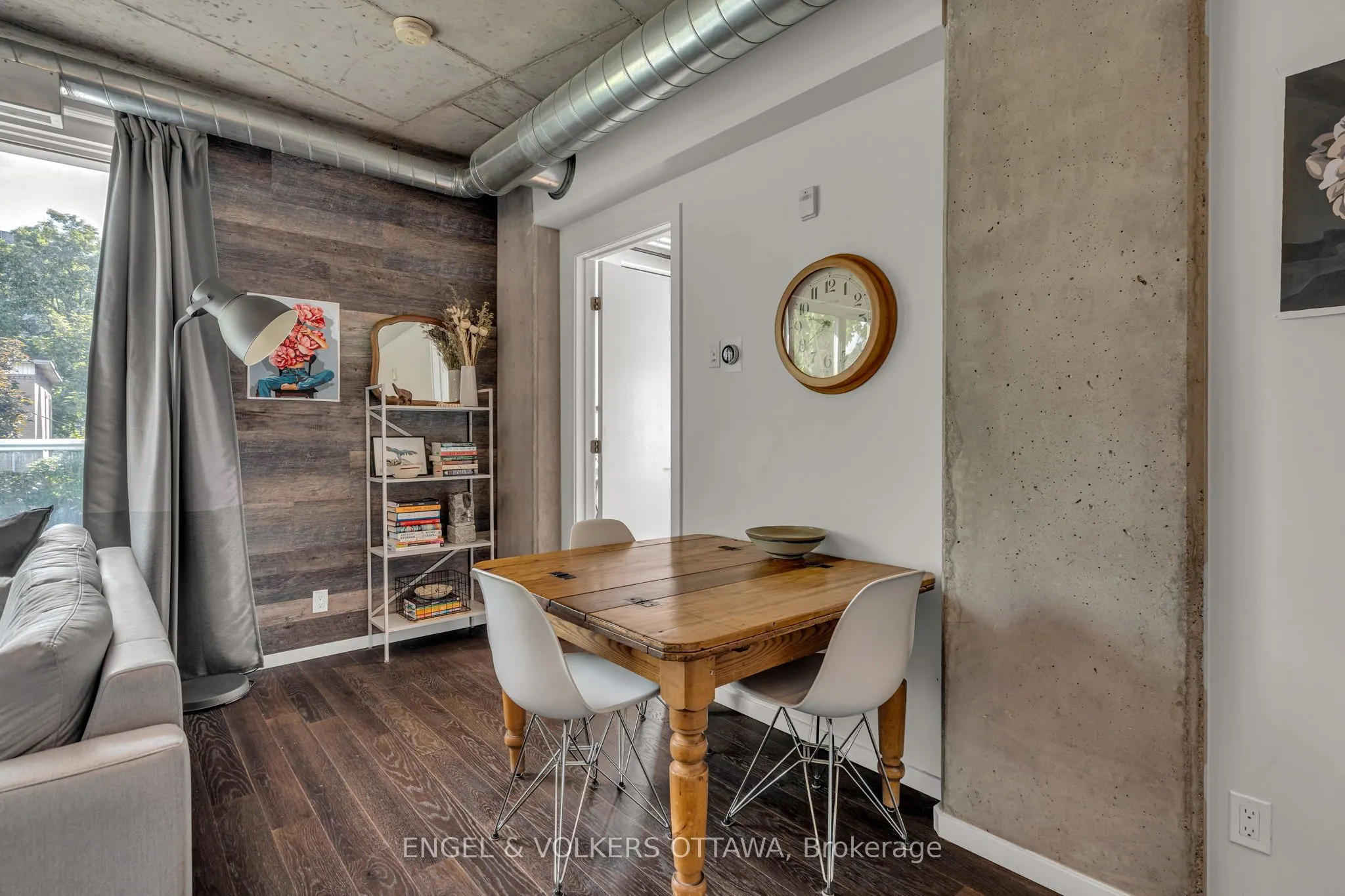 1000 WELLINGTON Street W, #210