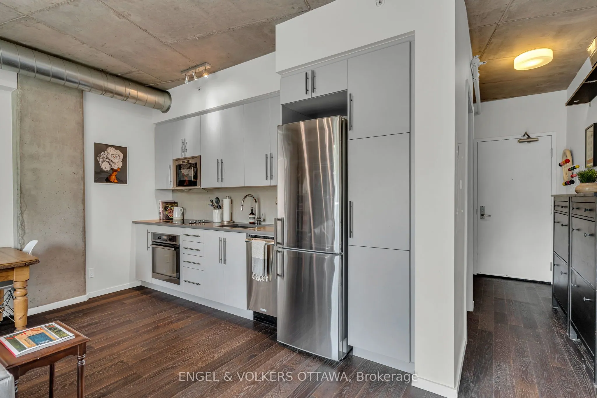 1000 WELLINGTON Street W, #210