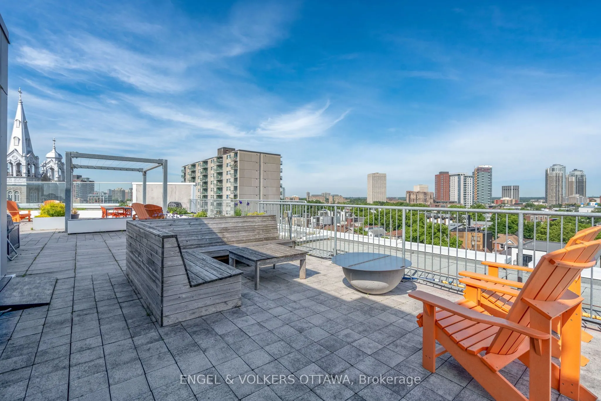 1000 WELLINGTON Street W, #210