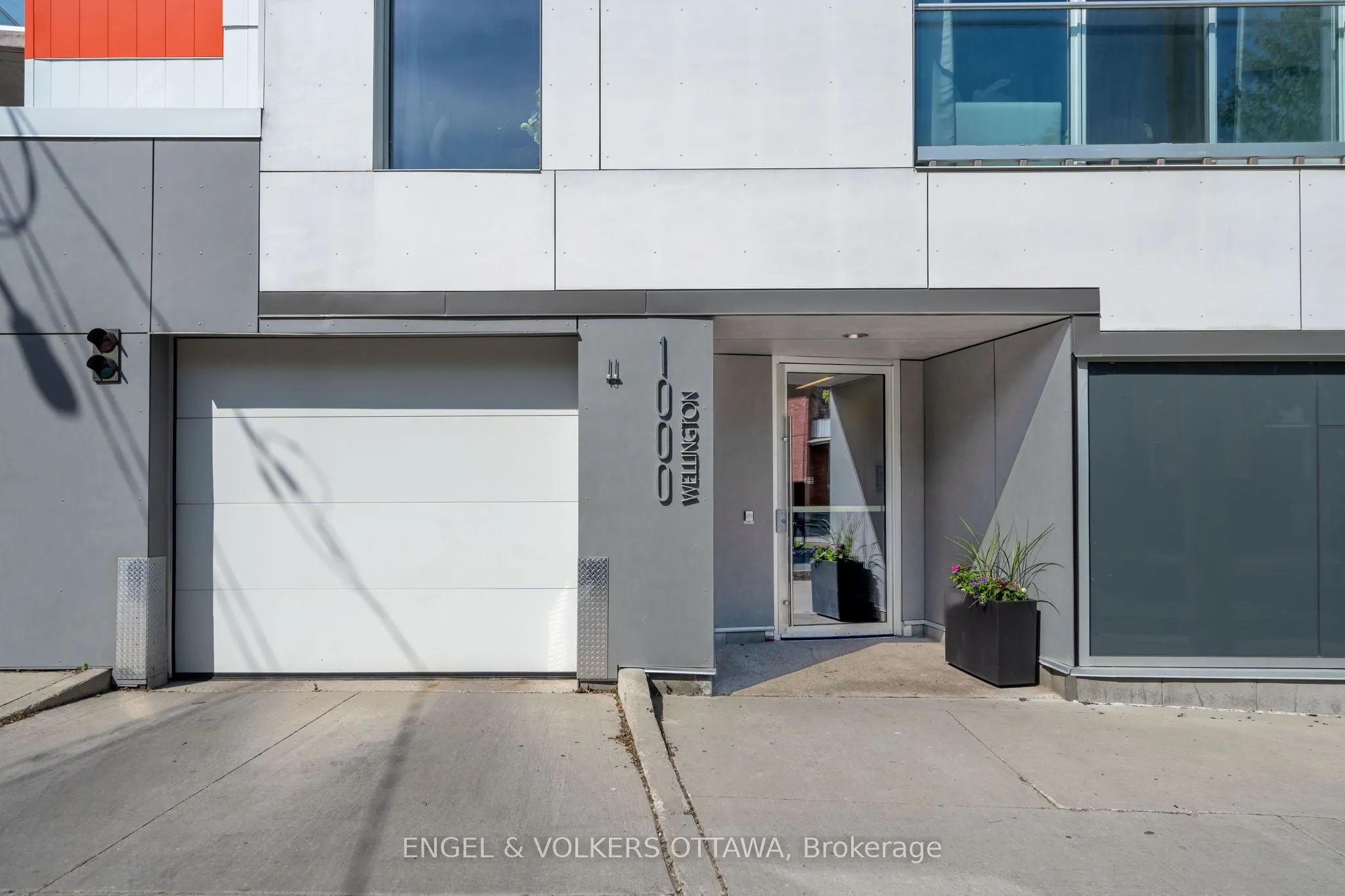 1000 WELLINGTON Street W, #210