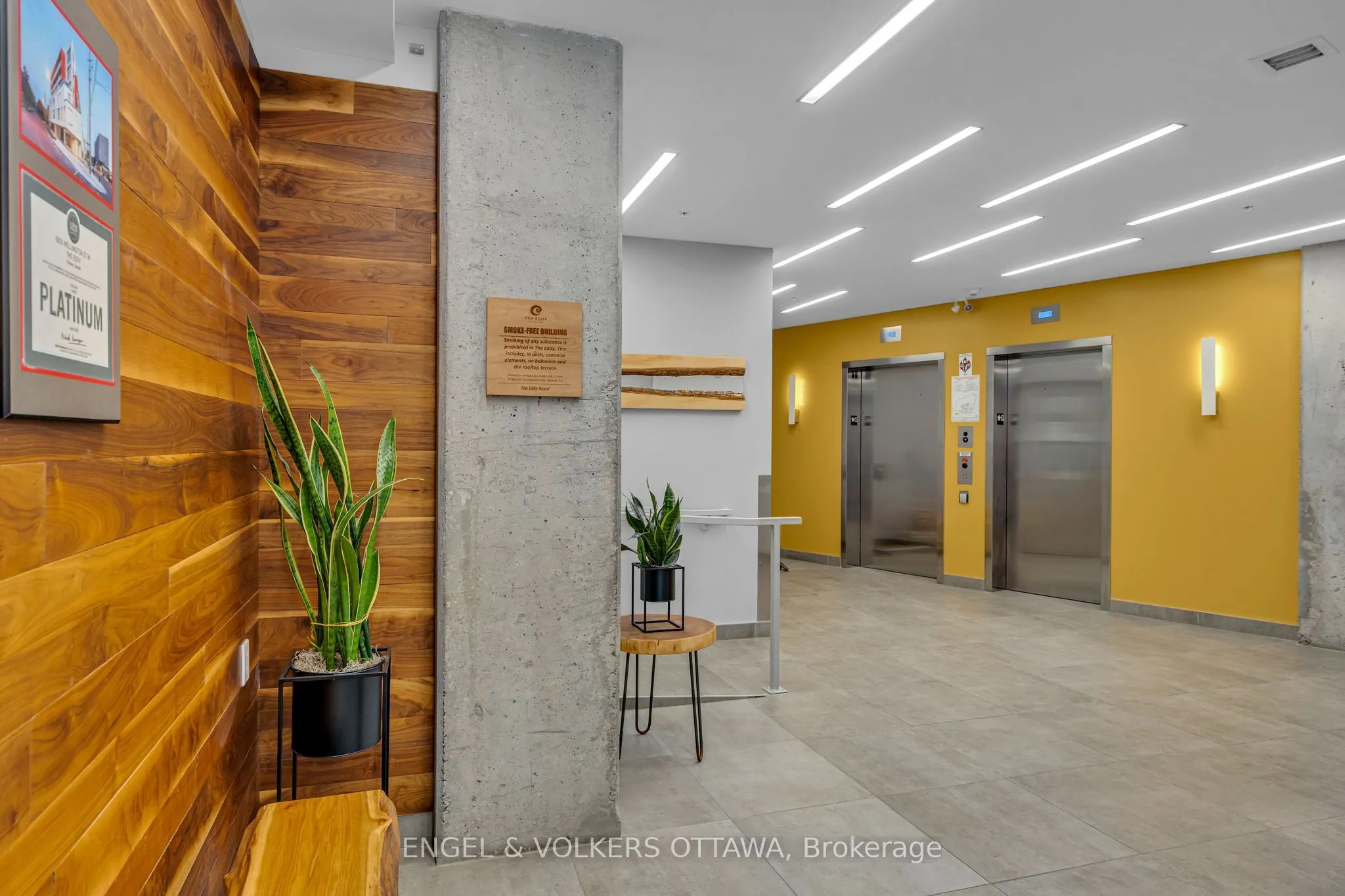 1000 WELLINGTON Street W, #210