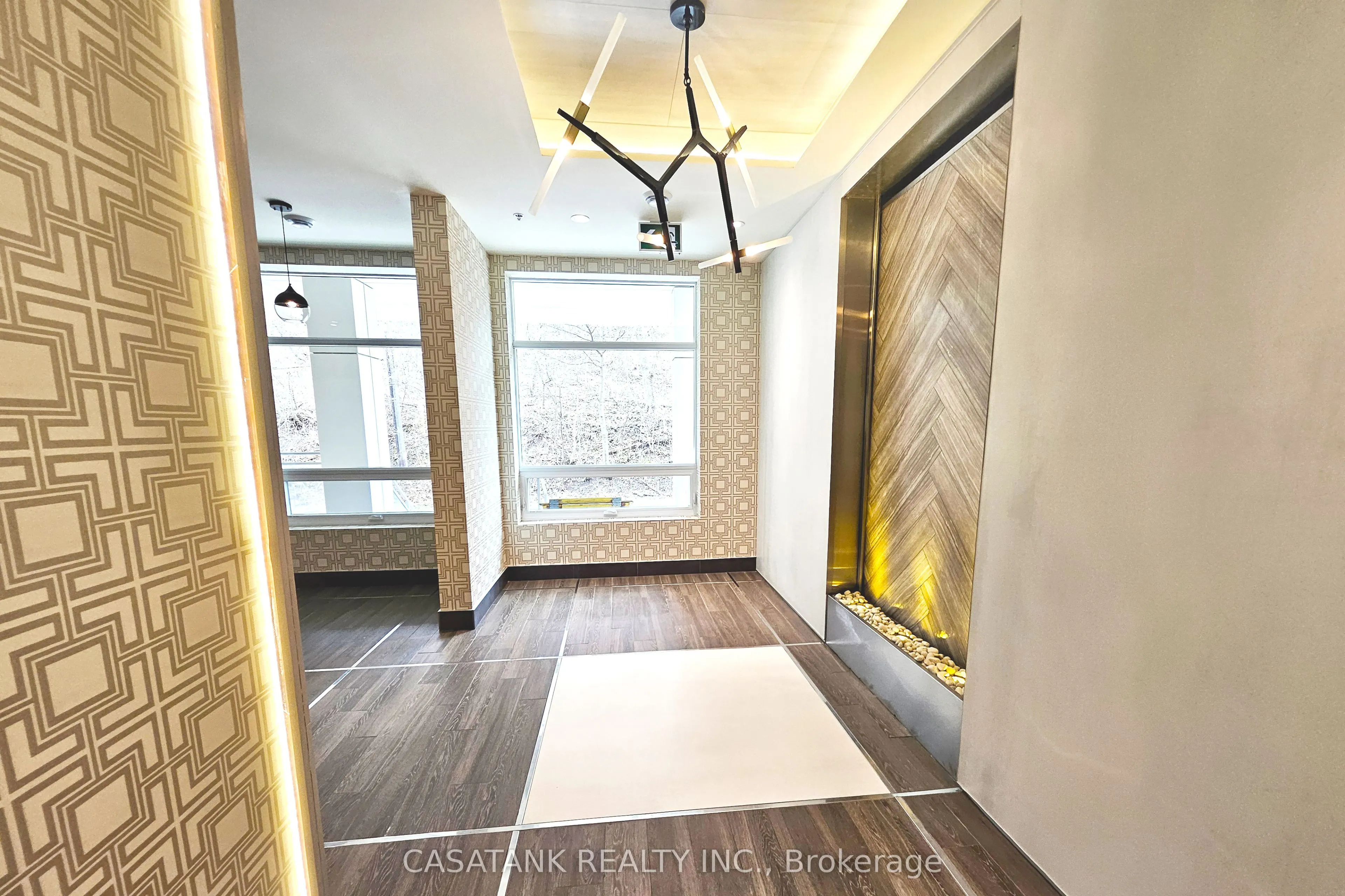 479 Charlton Avenue E, #408