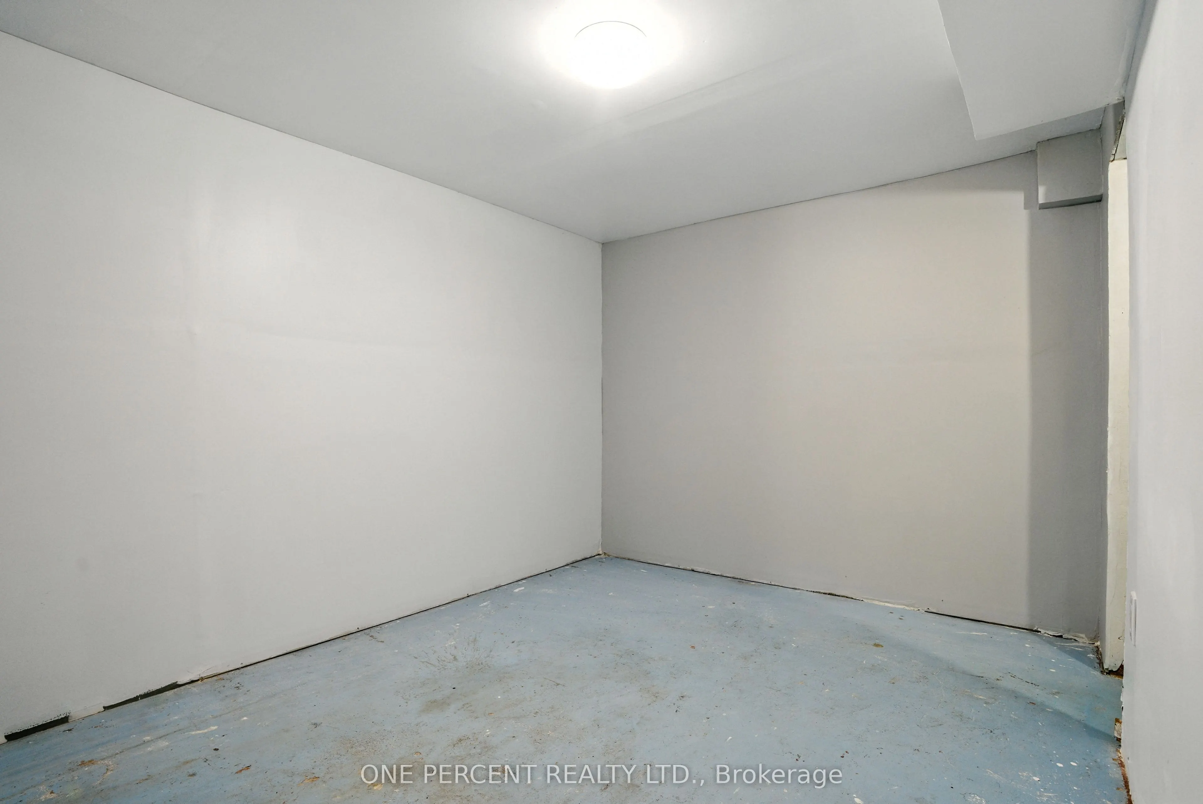 279 Anna Avenue W