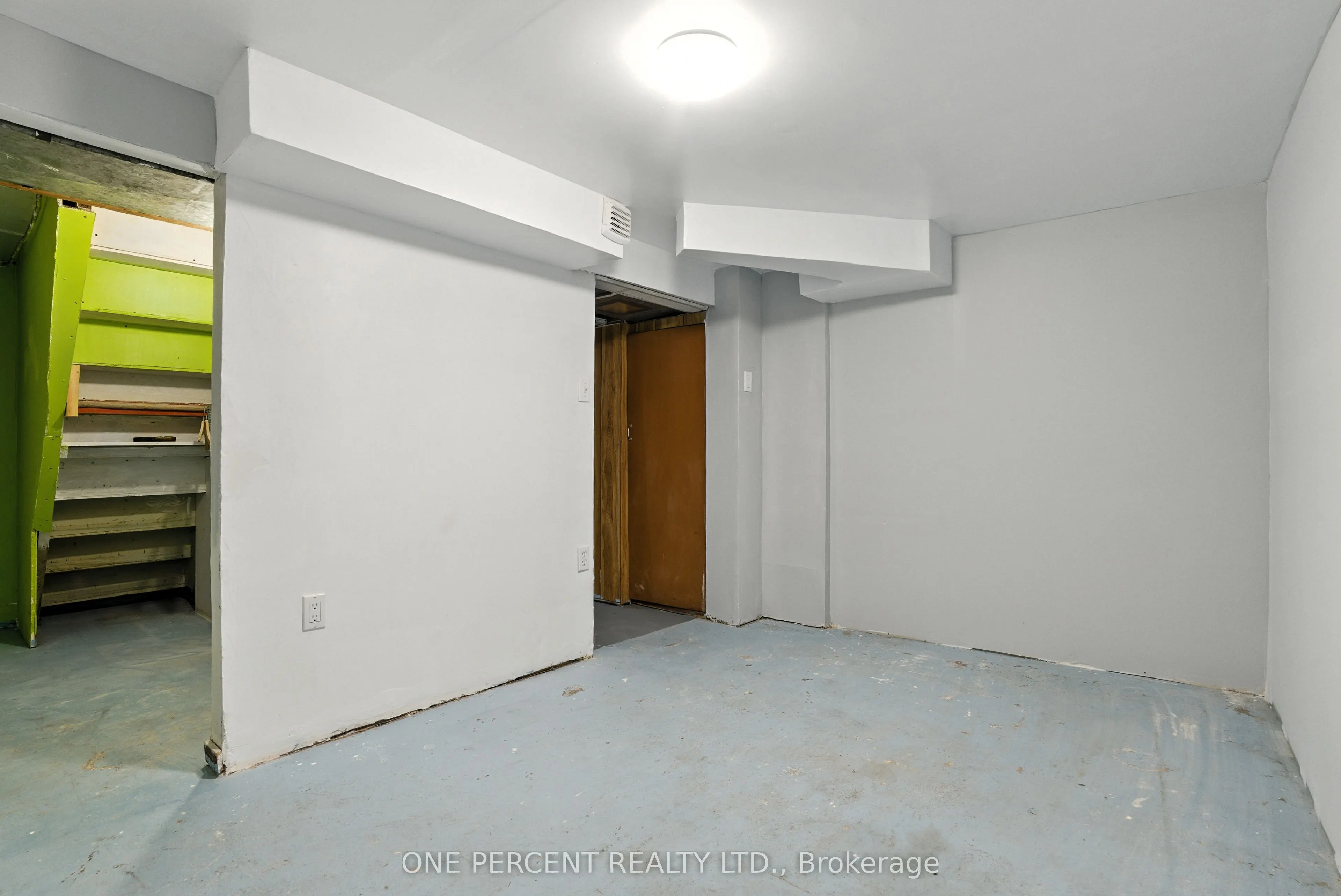 279 Anna Avenue W