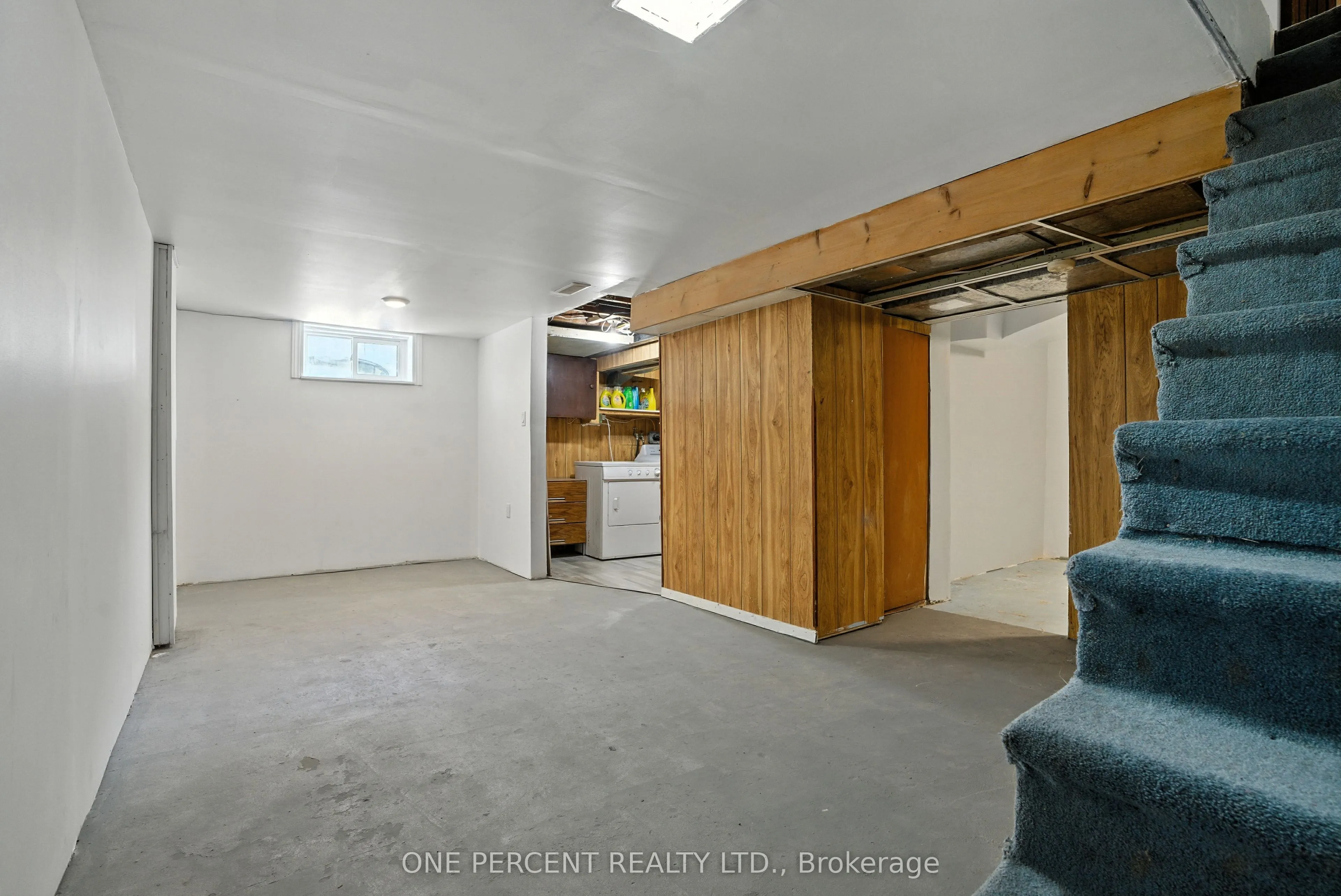 279 Anna Avenue W