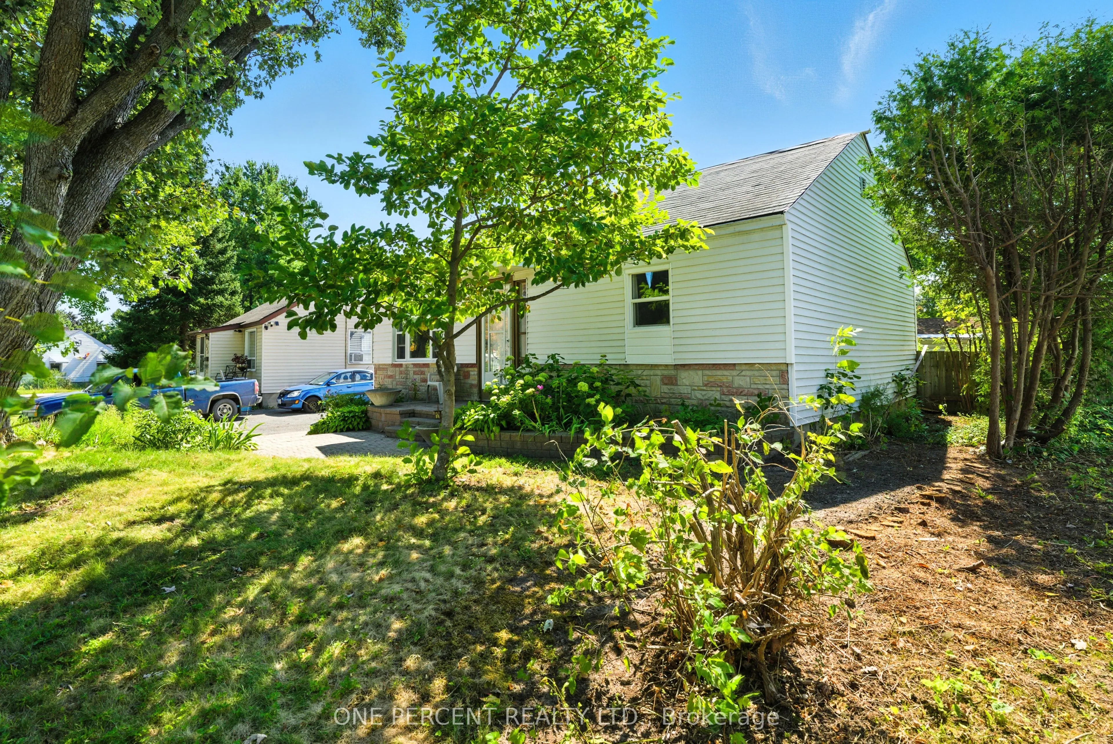 279 Anna Avenue W