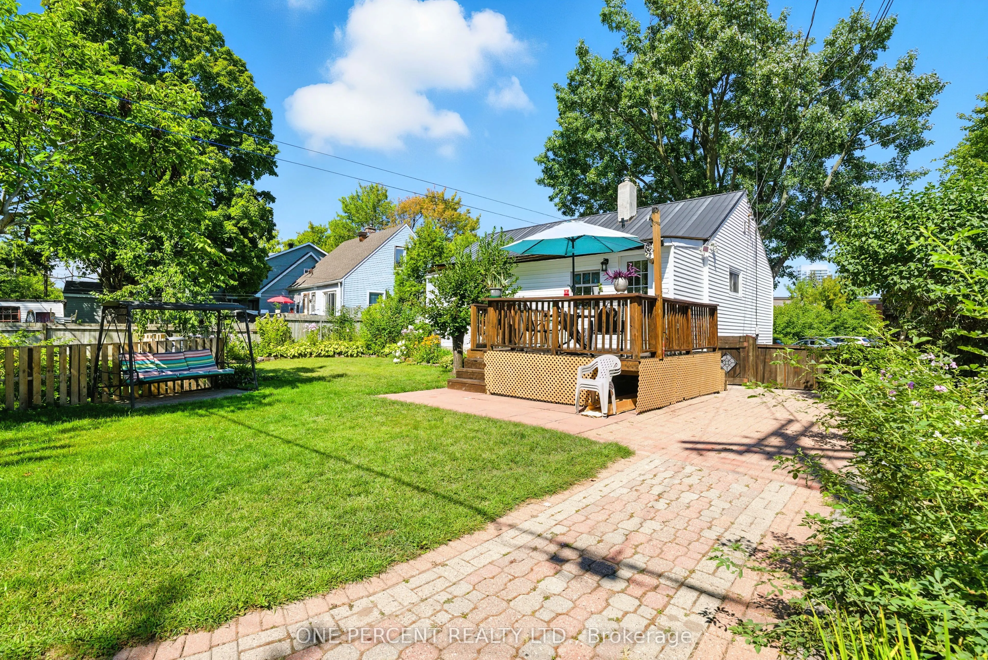 279 Anna Avenue W