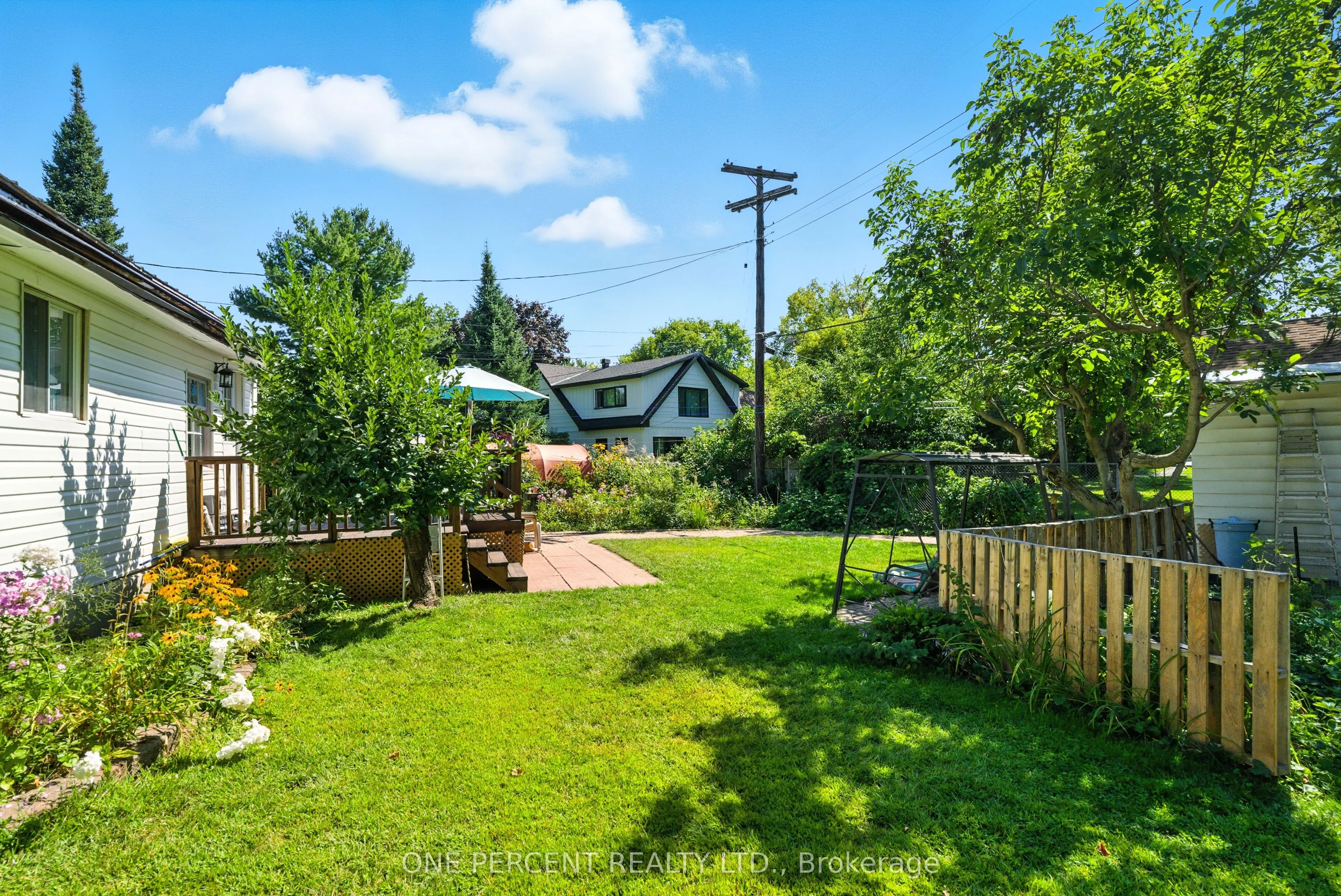 279 Anna Avenue W