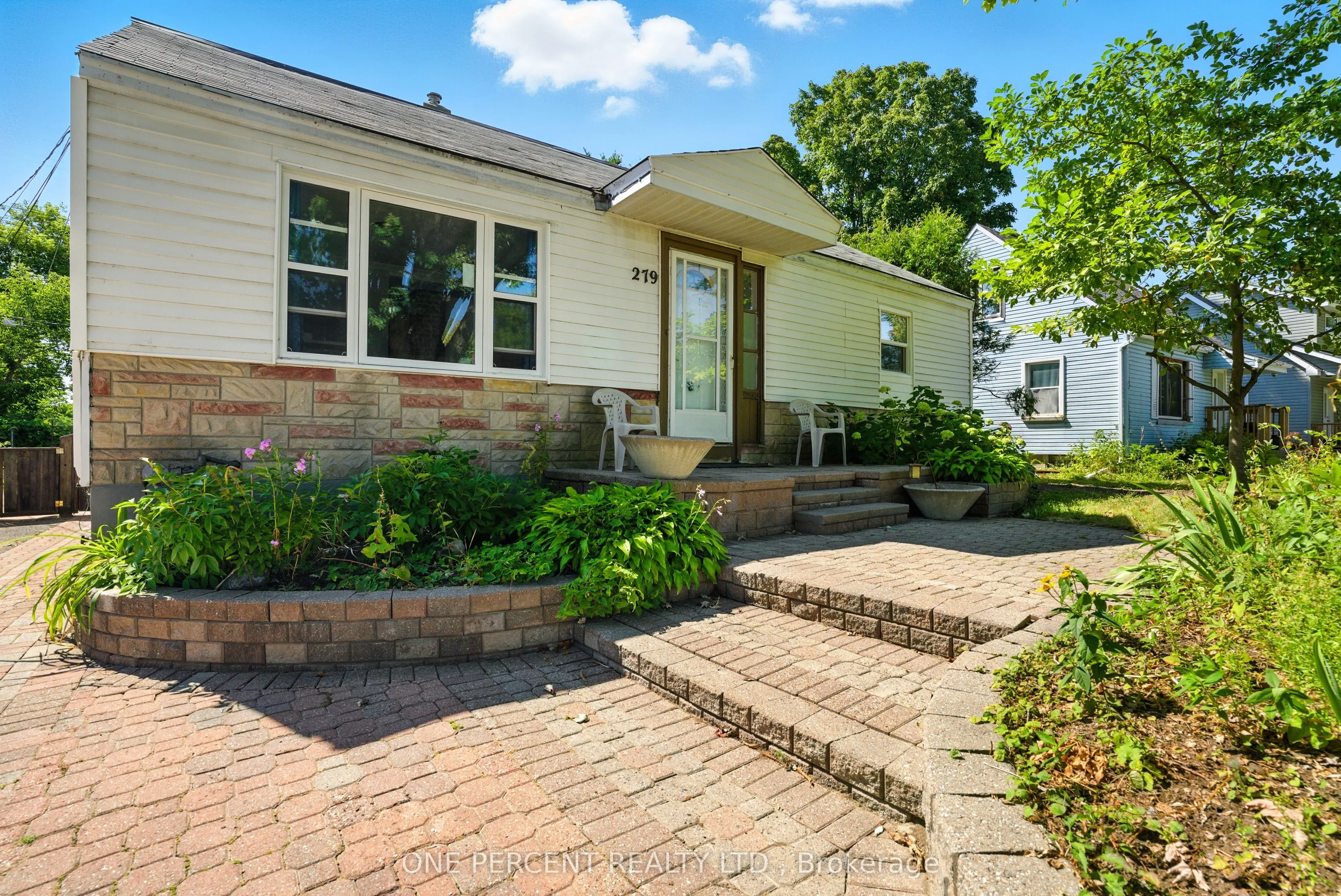 279 Anna Avenue W