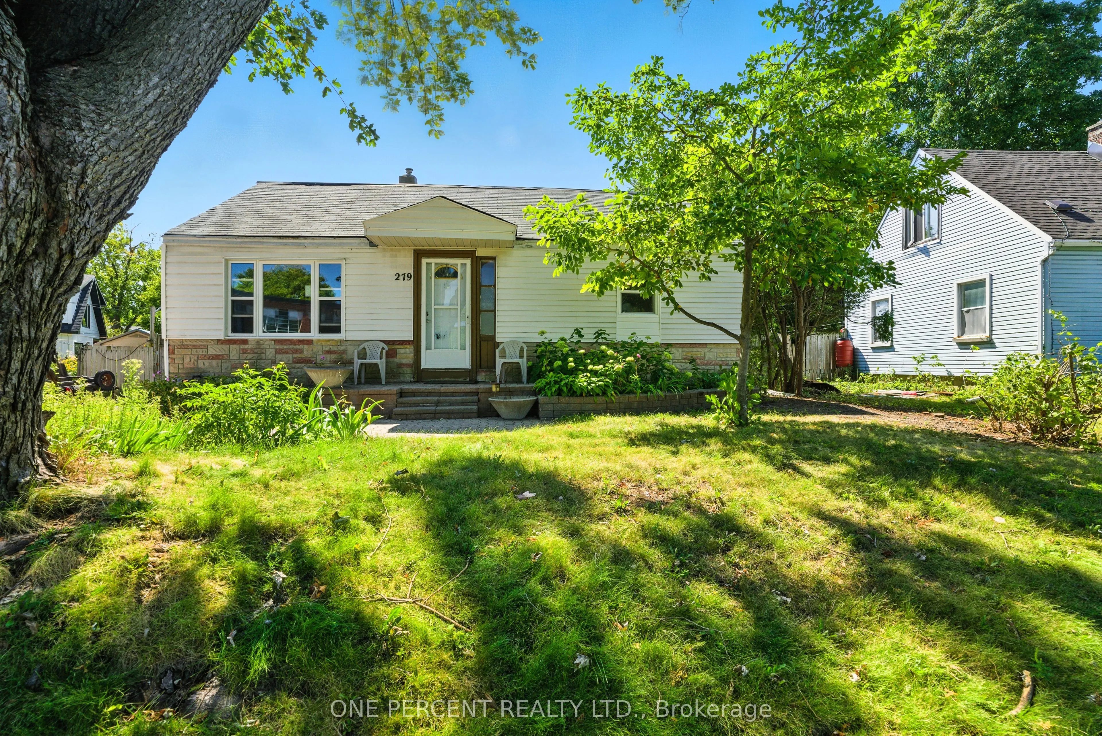 279 Anna Avenue W