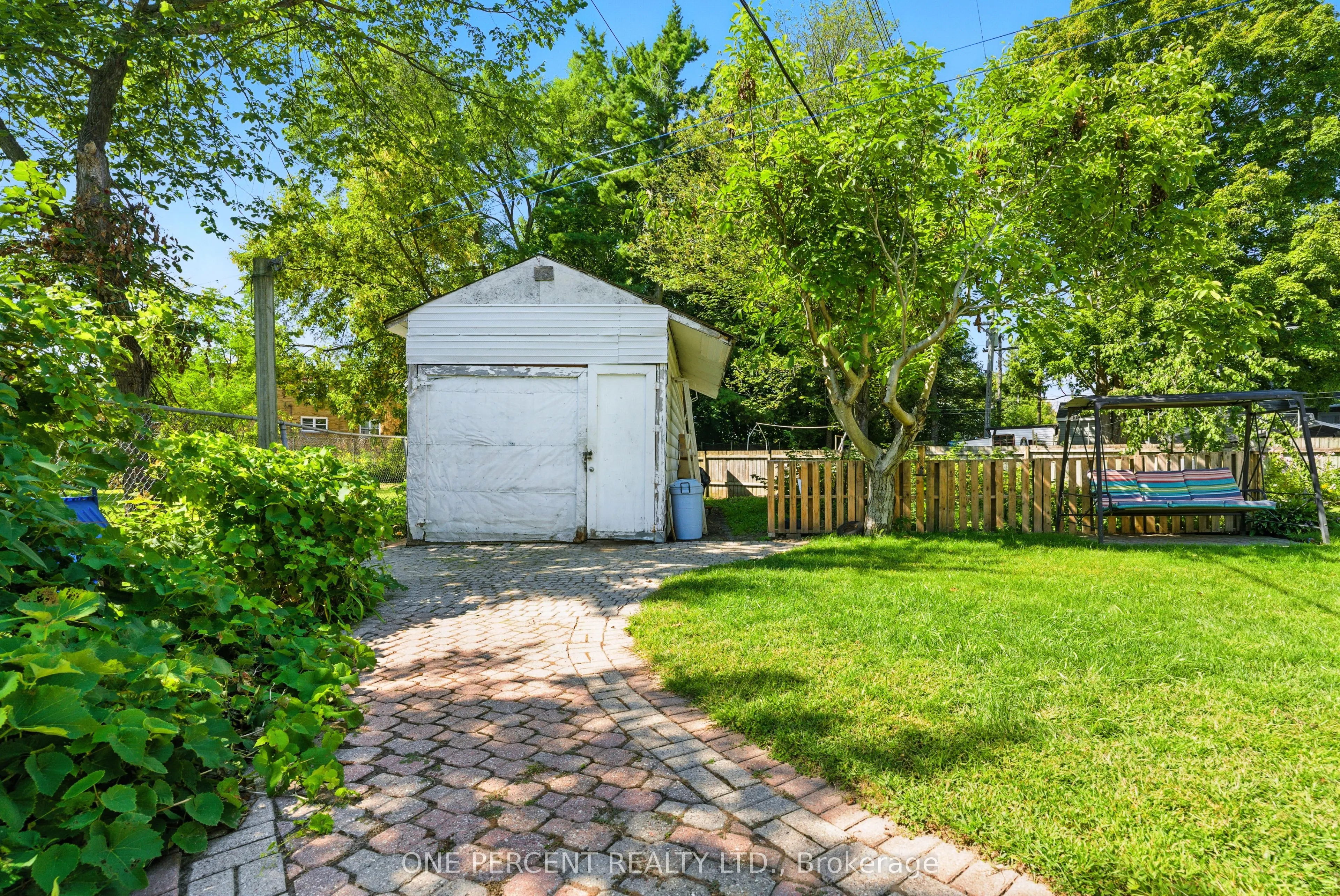279 Anna Avenue W