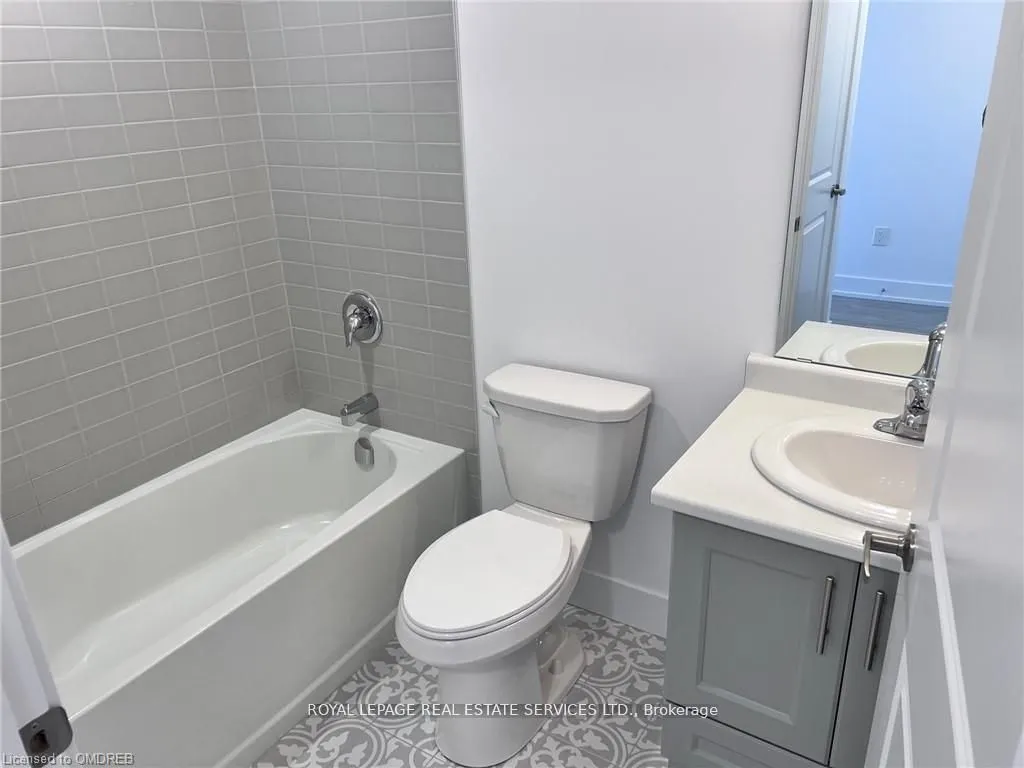 460 Dundas Street E, #329
