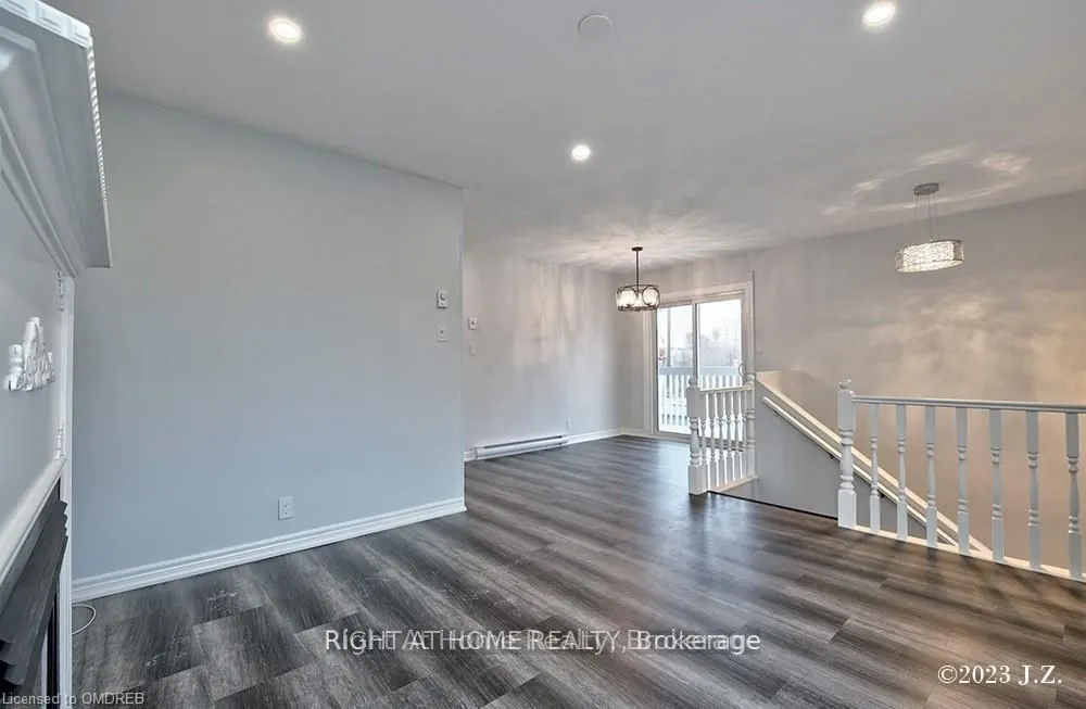 839 Mountain Ash Road W