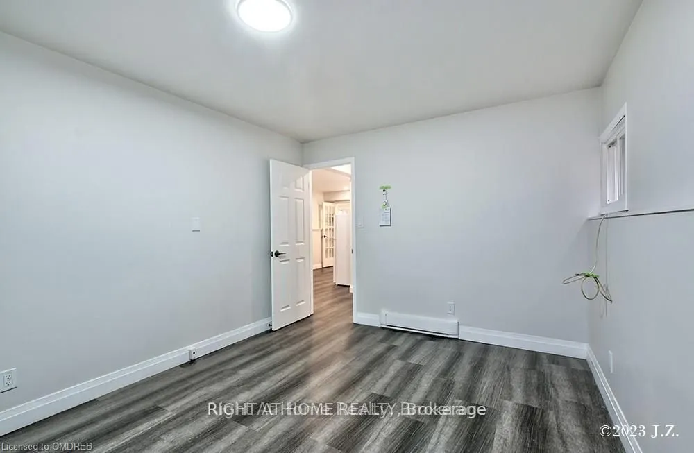 839 Mountain Ash Road W
