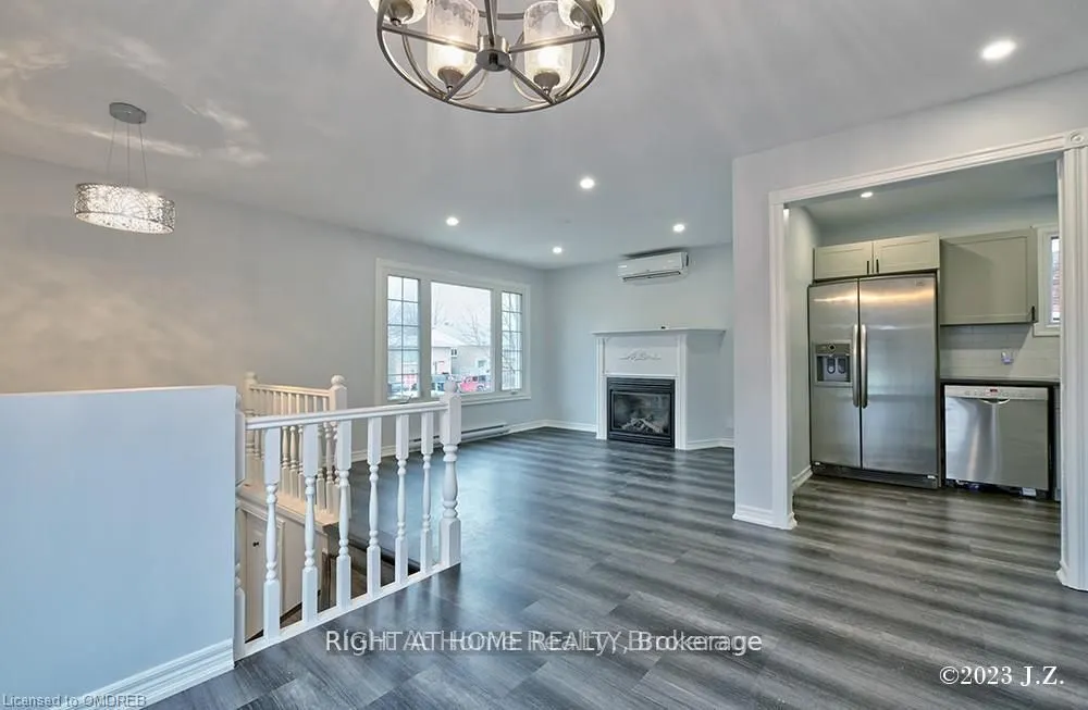 839 Mountain Ash Road W